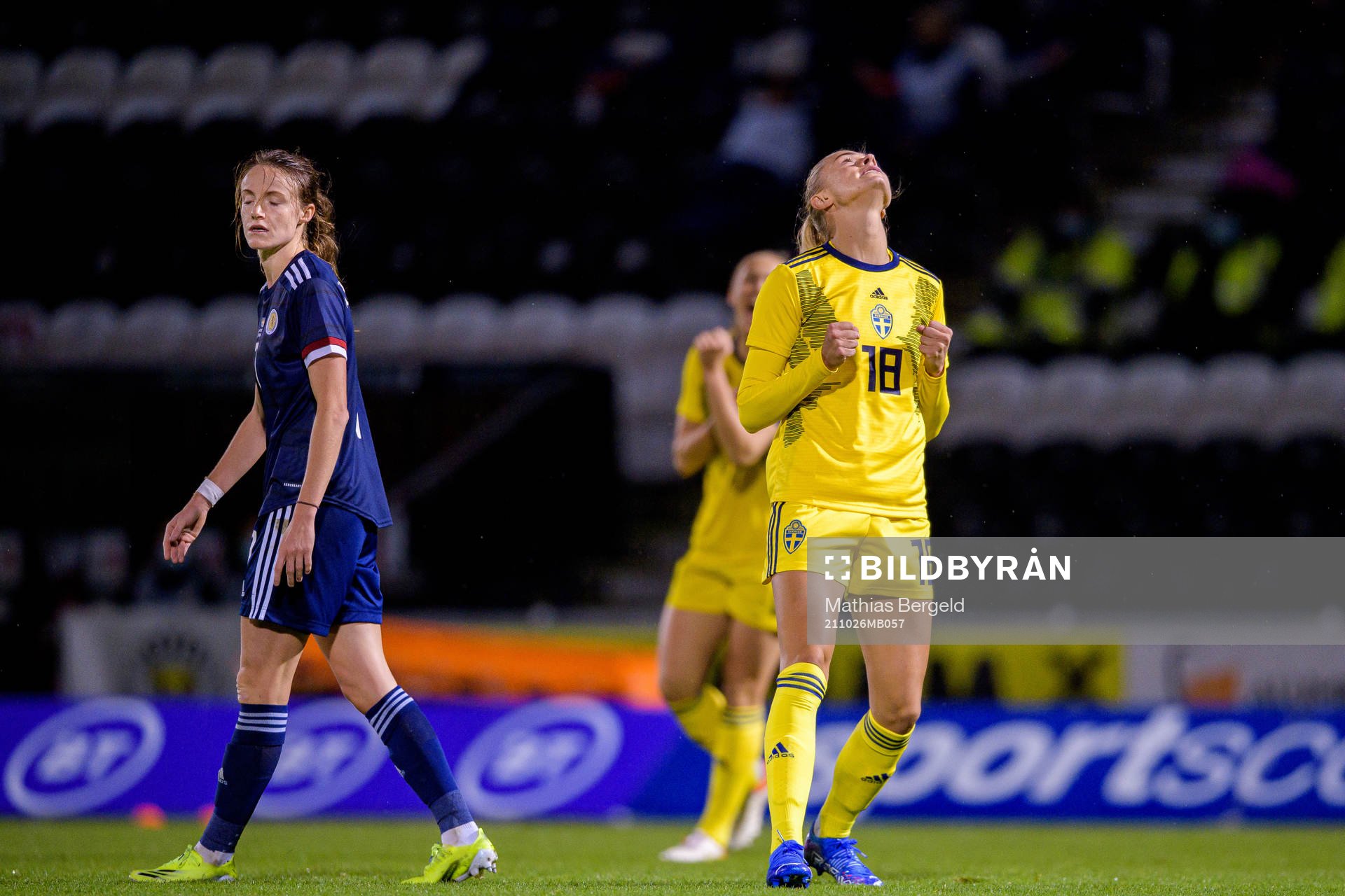 Fridolina Rolfö of Sweden celebrates the 0-1 goal