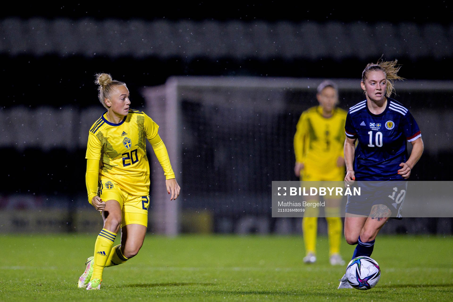 Hanna Bennison of Sweden and Lucy Graham of Scotland