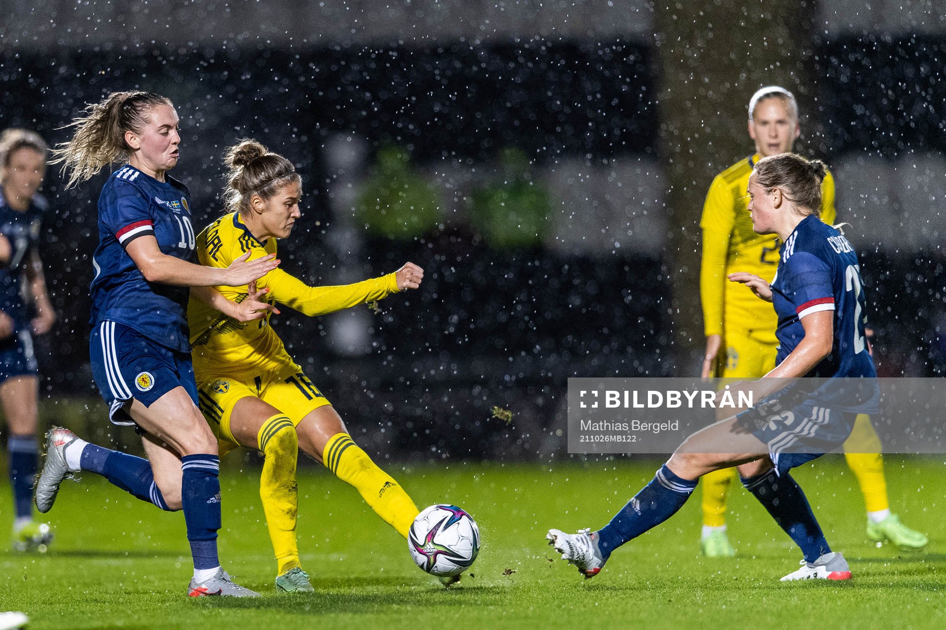 Lucy Graham of Scotland and Filippa Angeldahl of Sweden