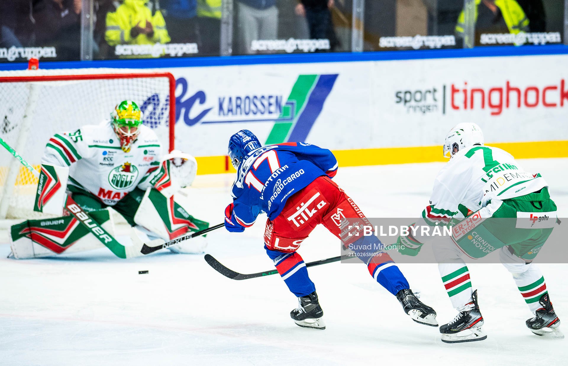 Oskarshamns Jonas Engström gör 1-1 bakom Rögles målvakt