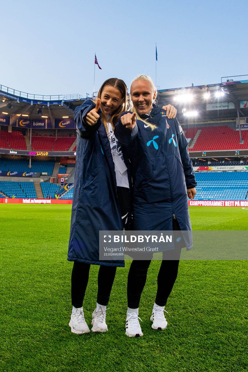 Goalkeeper Cecilie Fiskerstrand and Maria Thorisdottir of