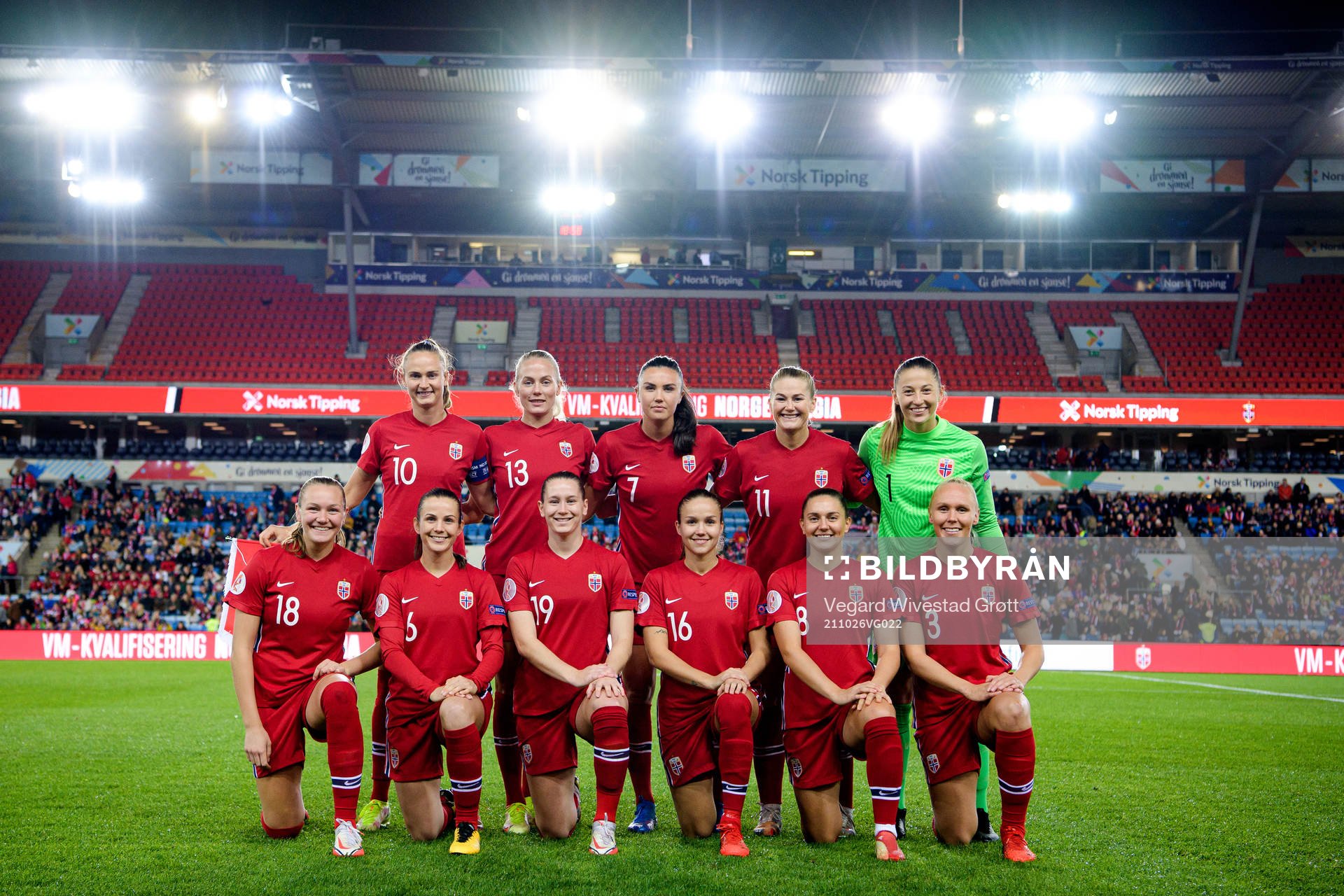 The starting eleven of Norway pose for a team photo