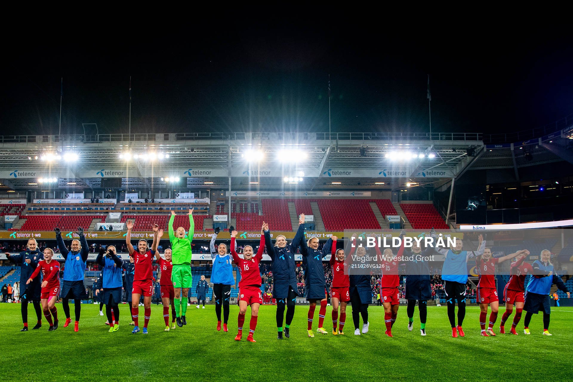 Ingrid Syrstad Engen, goalkeeper Cecilie Fiskerstrand, Guro