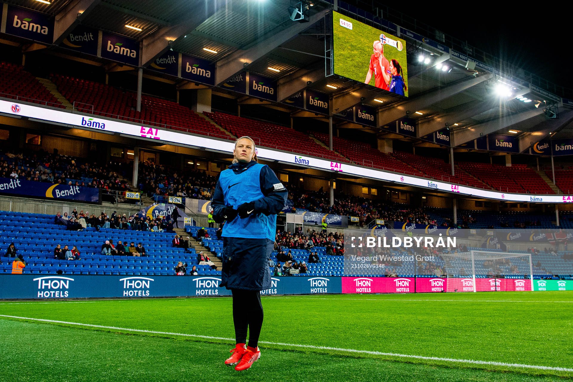 Synne Skinnes Hansen of Norway warms up