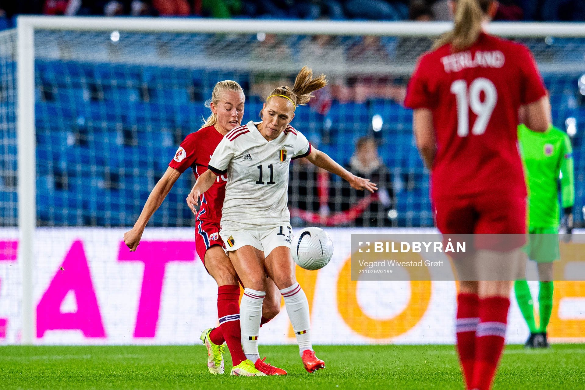 Guro Bergsvand of Norway and Janice Cayman of Belgium