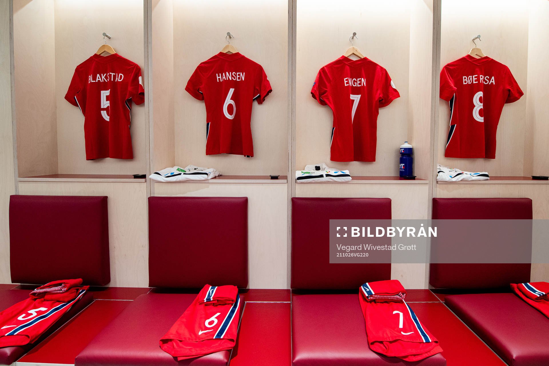 The kits of Julie Blakstad, Tuva Hansen, Ingrid Syrstad