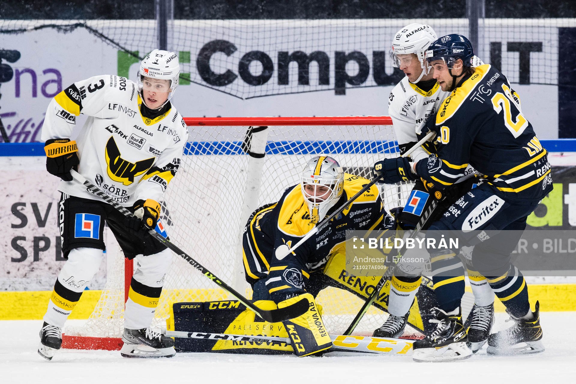 Södertäljes målvakt Nikita Tolopilo och Tobias Lindberg
