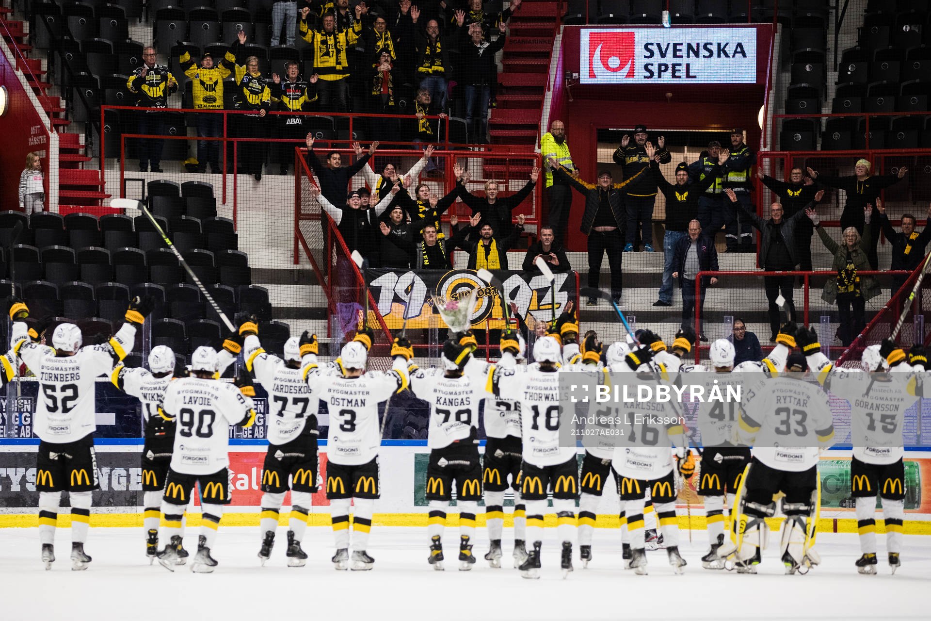 Västerås spelare tackar publiken