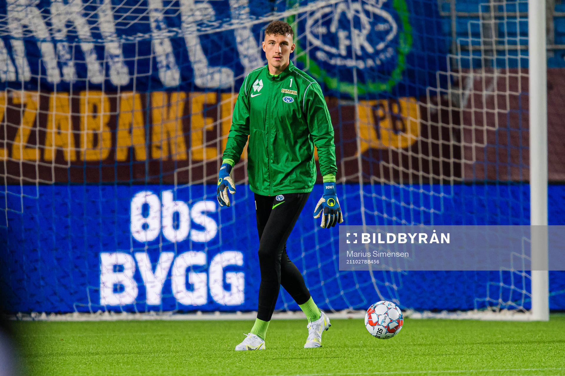 Andreas Christopher Linde of Molde warms up