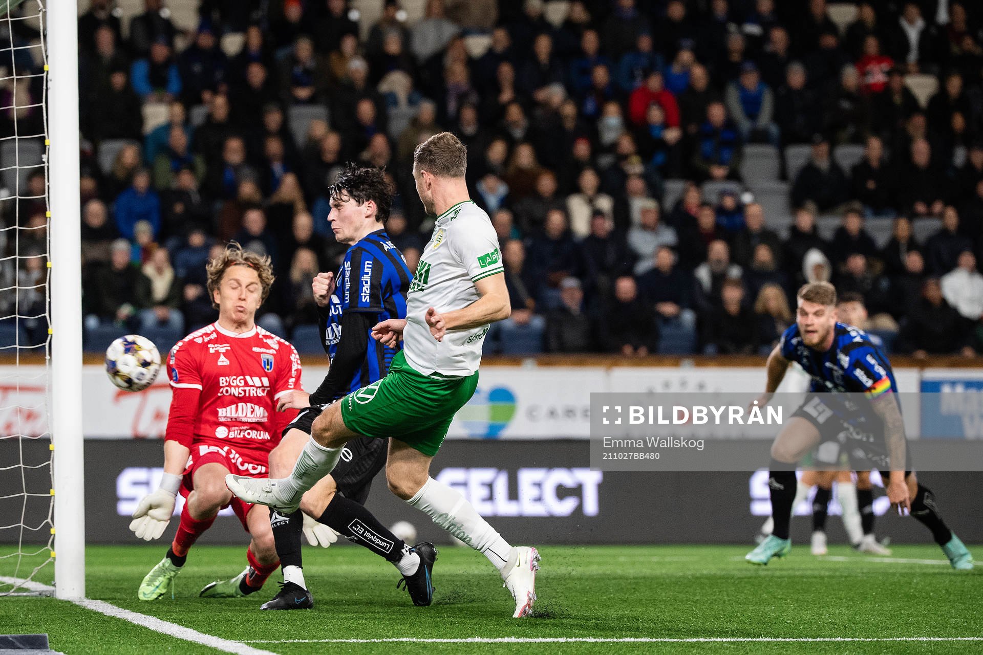 Hammarbys Richard Magyar gör 0-1 bakom Sirius målvakt