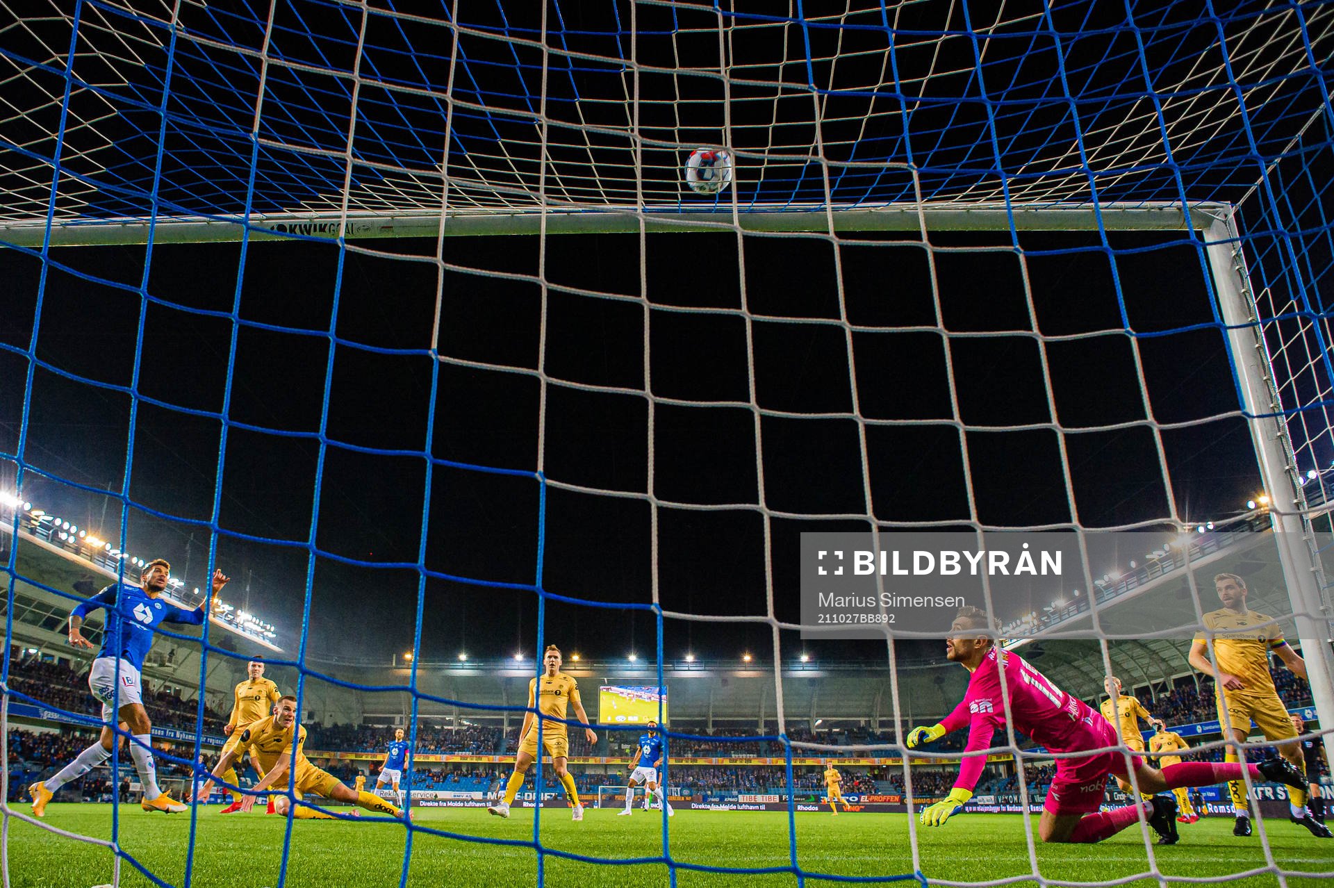 Ohikhuaeme Anthony Omoijuanfo of Molde misses a chance to