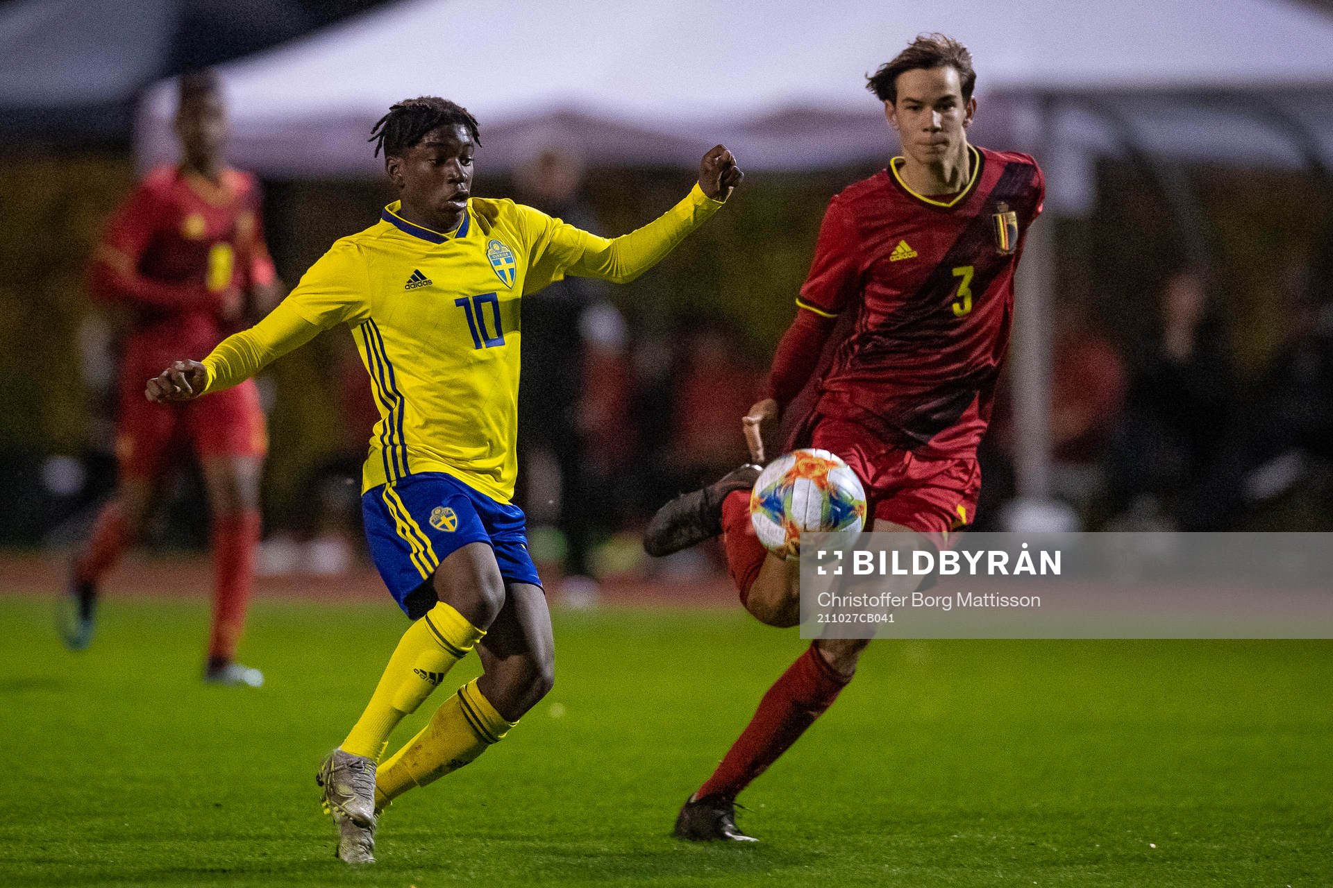 Sveriges Didace Daniele Rutsoka Burubwa och Belgiens Lukas