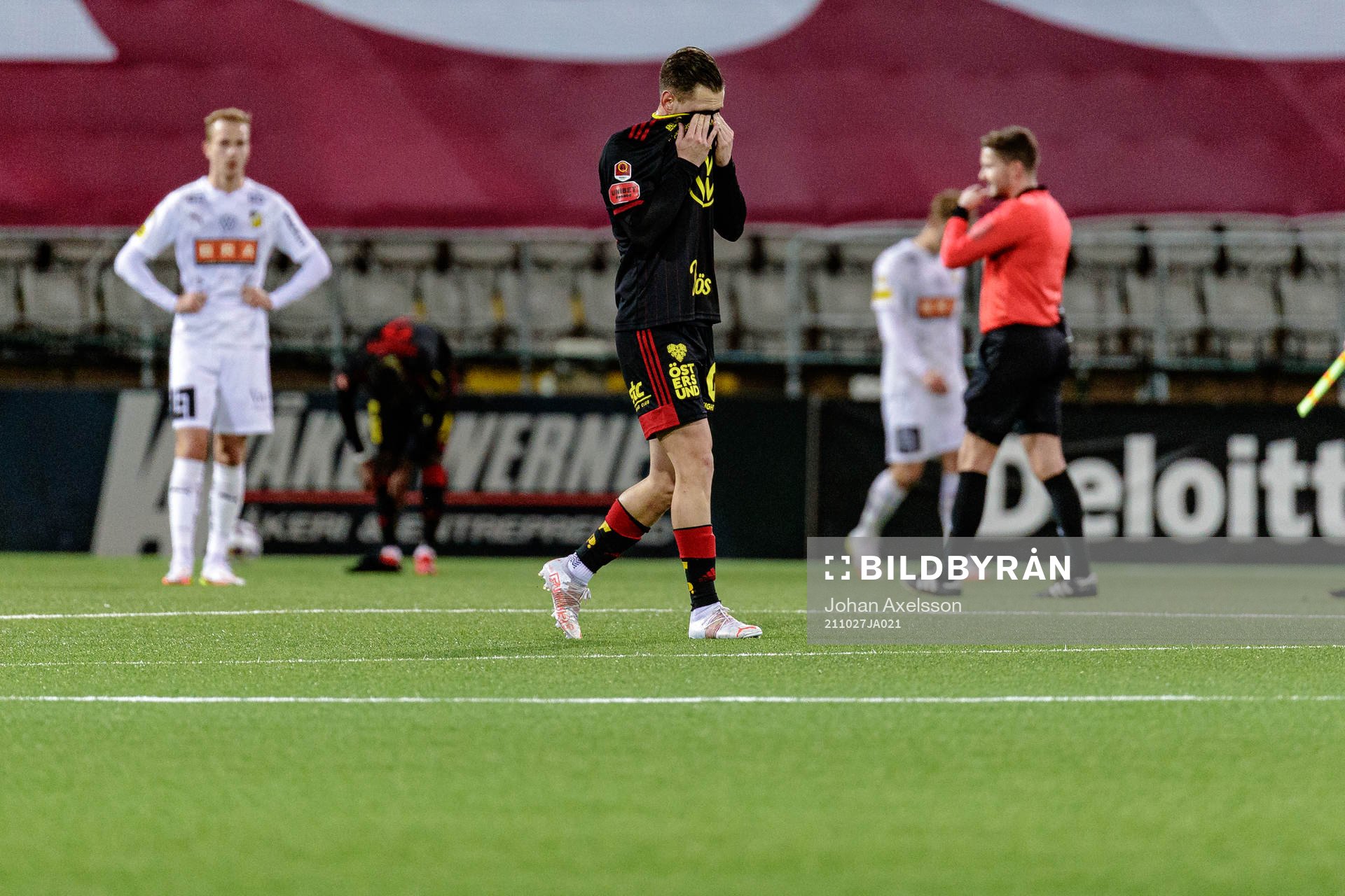 Östersunds Charlie Colkett deppar