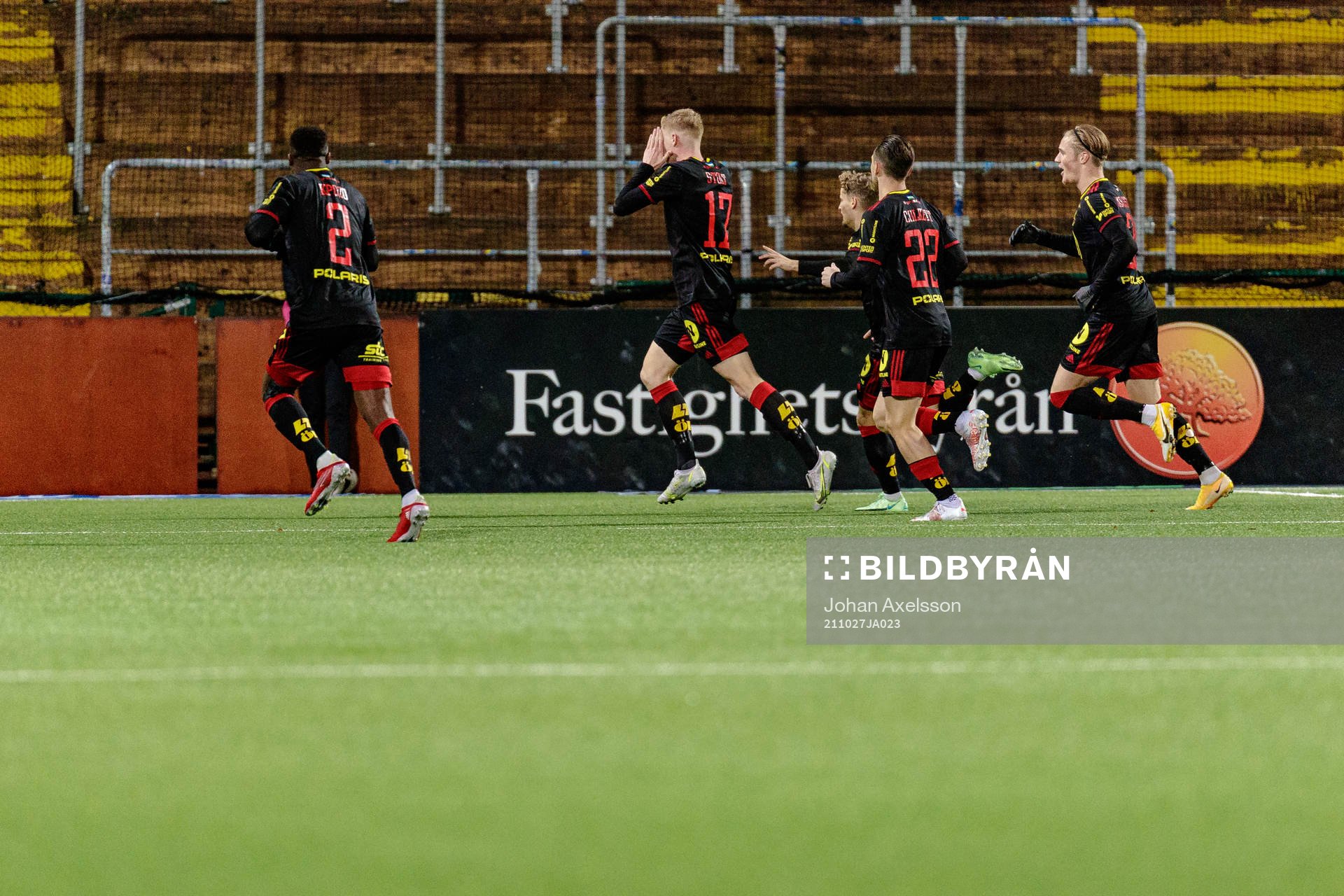 Östersunds Malcolm Stolt jublar efter att ha gjort 1-0 under fotbollsmatchen i Allsvenskan mellan Östersund och Häcken den 27 oktober 2021 i Östersund.