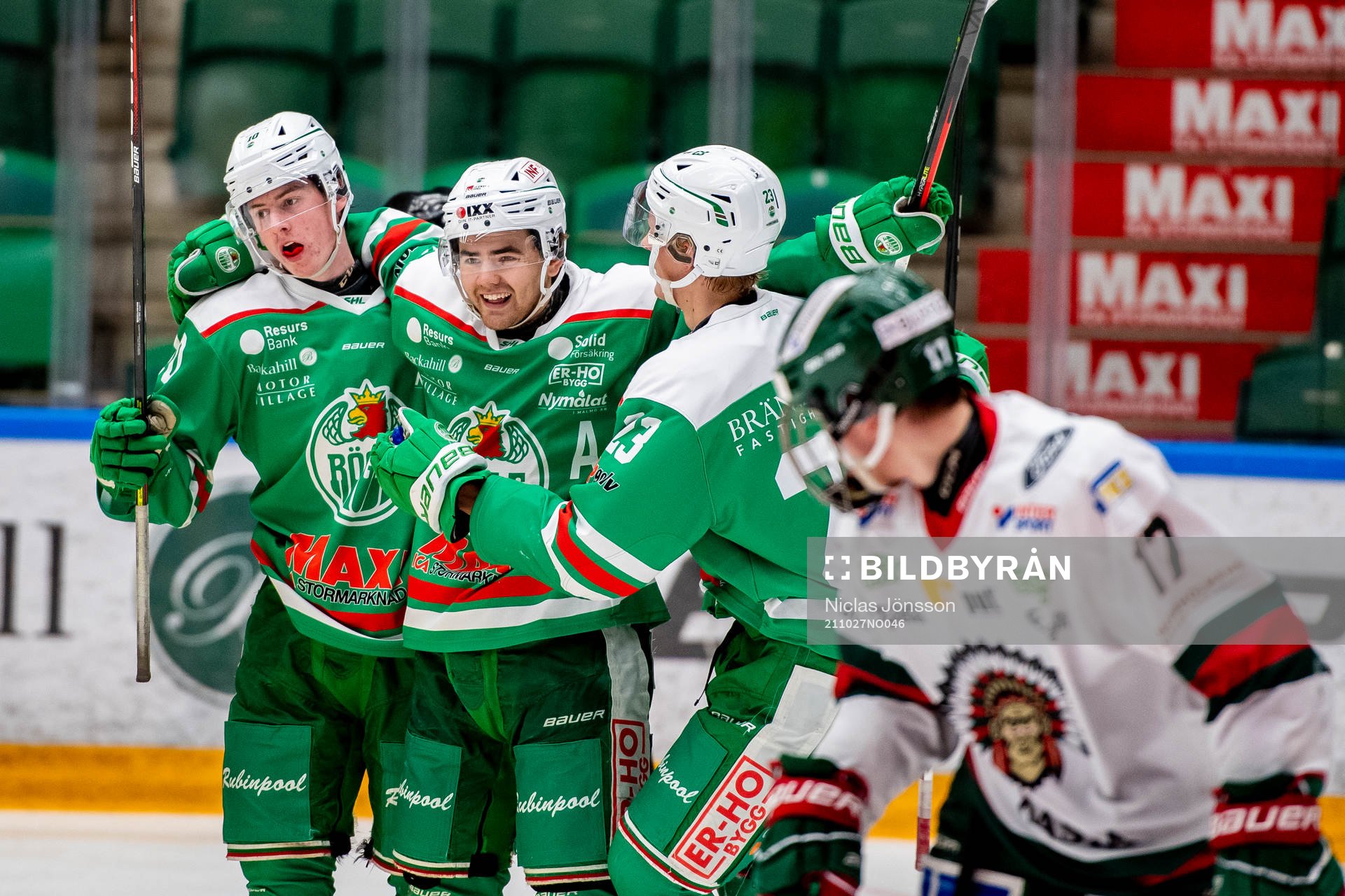 Rögles Oscar Johnsson  och Philip Granath jublar