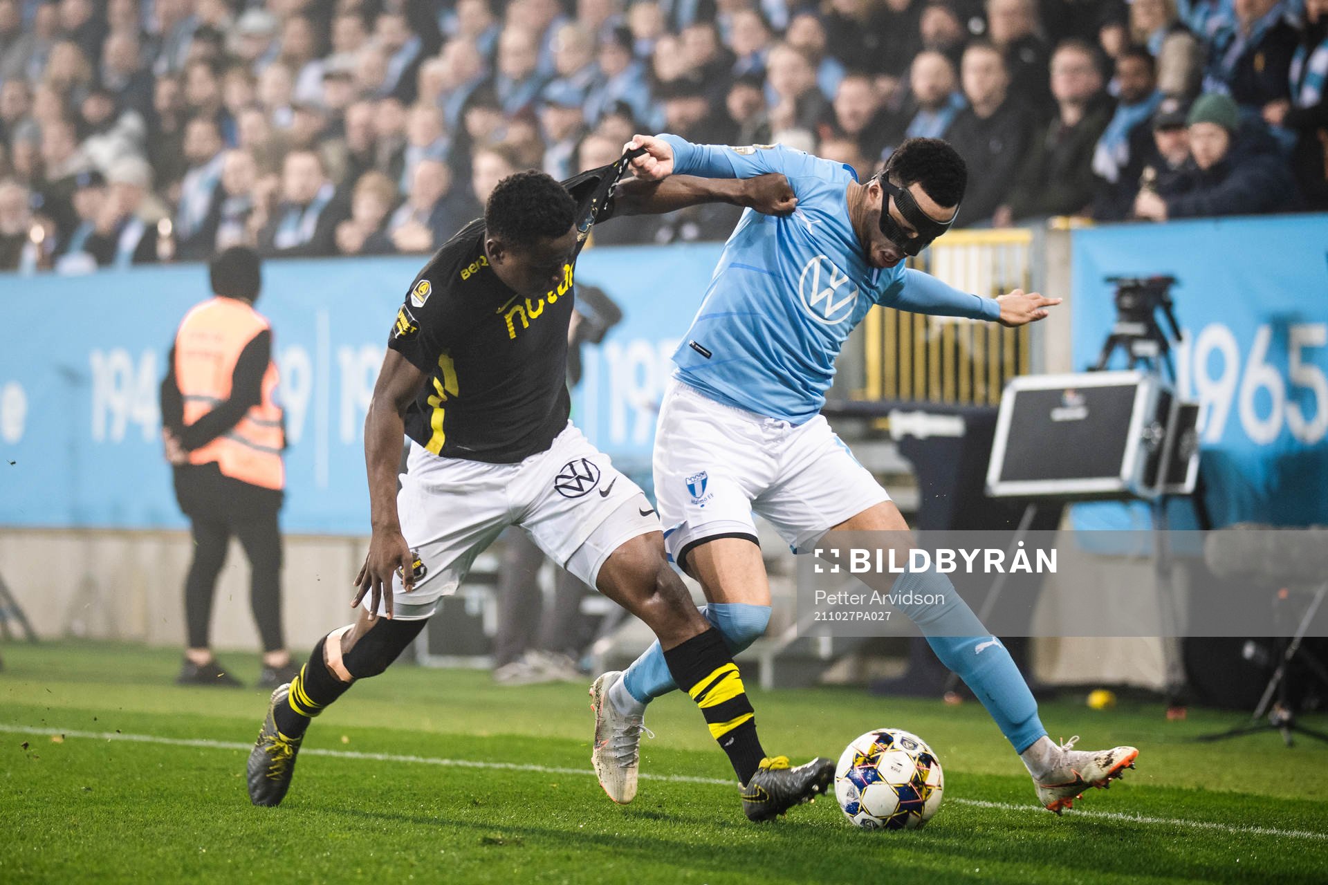 s Erick Otieno och Malmö FFs Martin Olsson