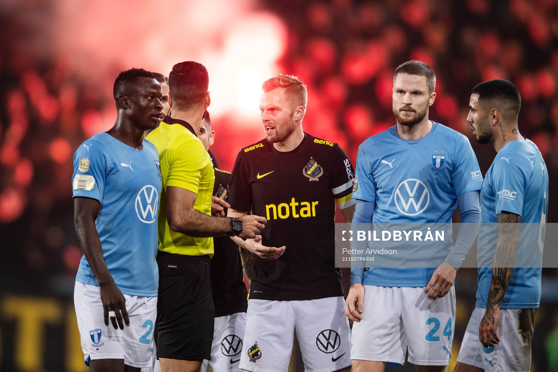 s Sebastian Larsson samt Bonke Innocent, Lasse Nielsen och