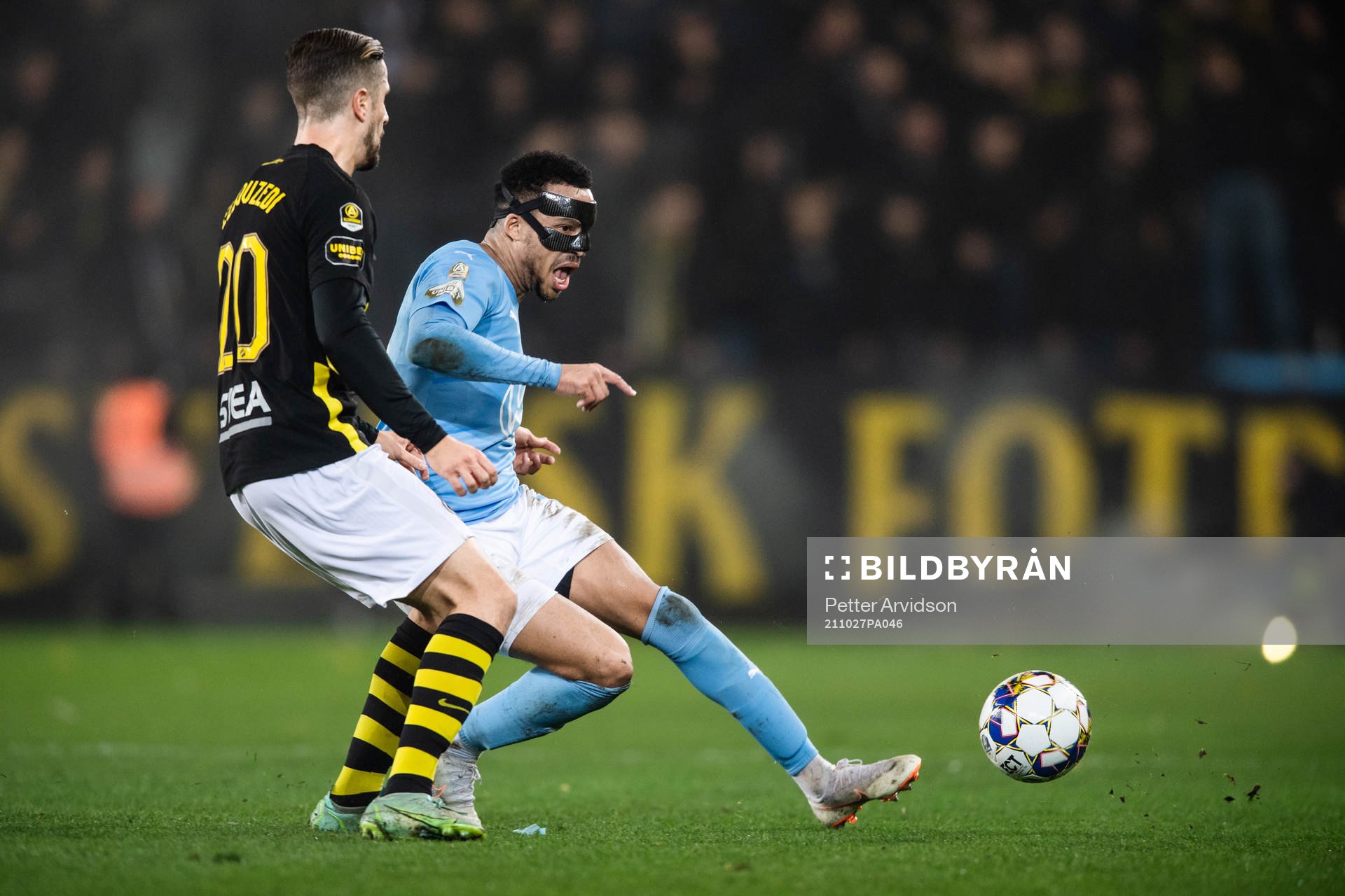 s Zack Elbouzedi och Malmö FFs Martin Olsson