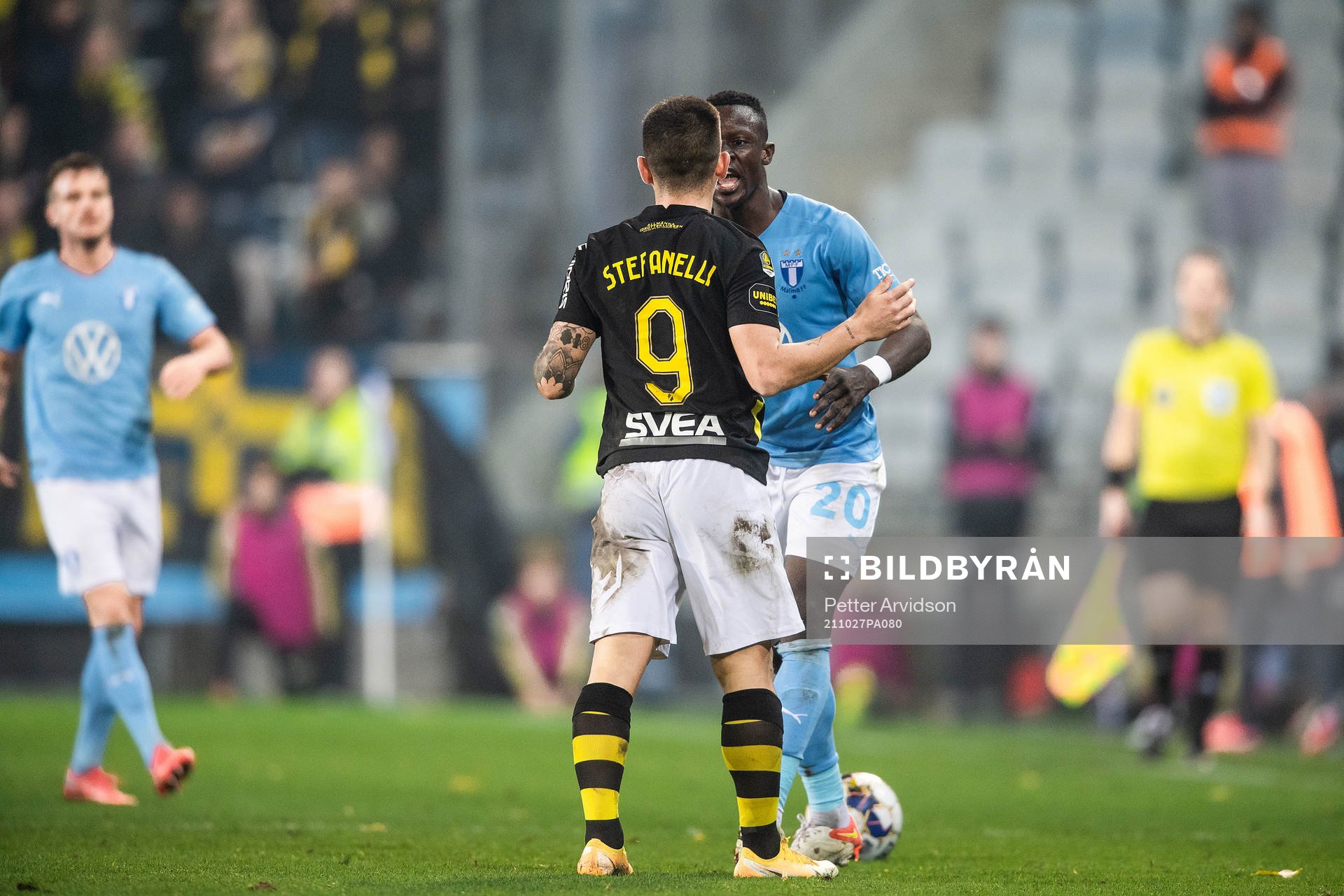 s Nicolas Stefanelli och Malmö FFs Bonke Innocent