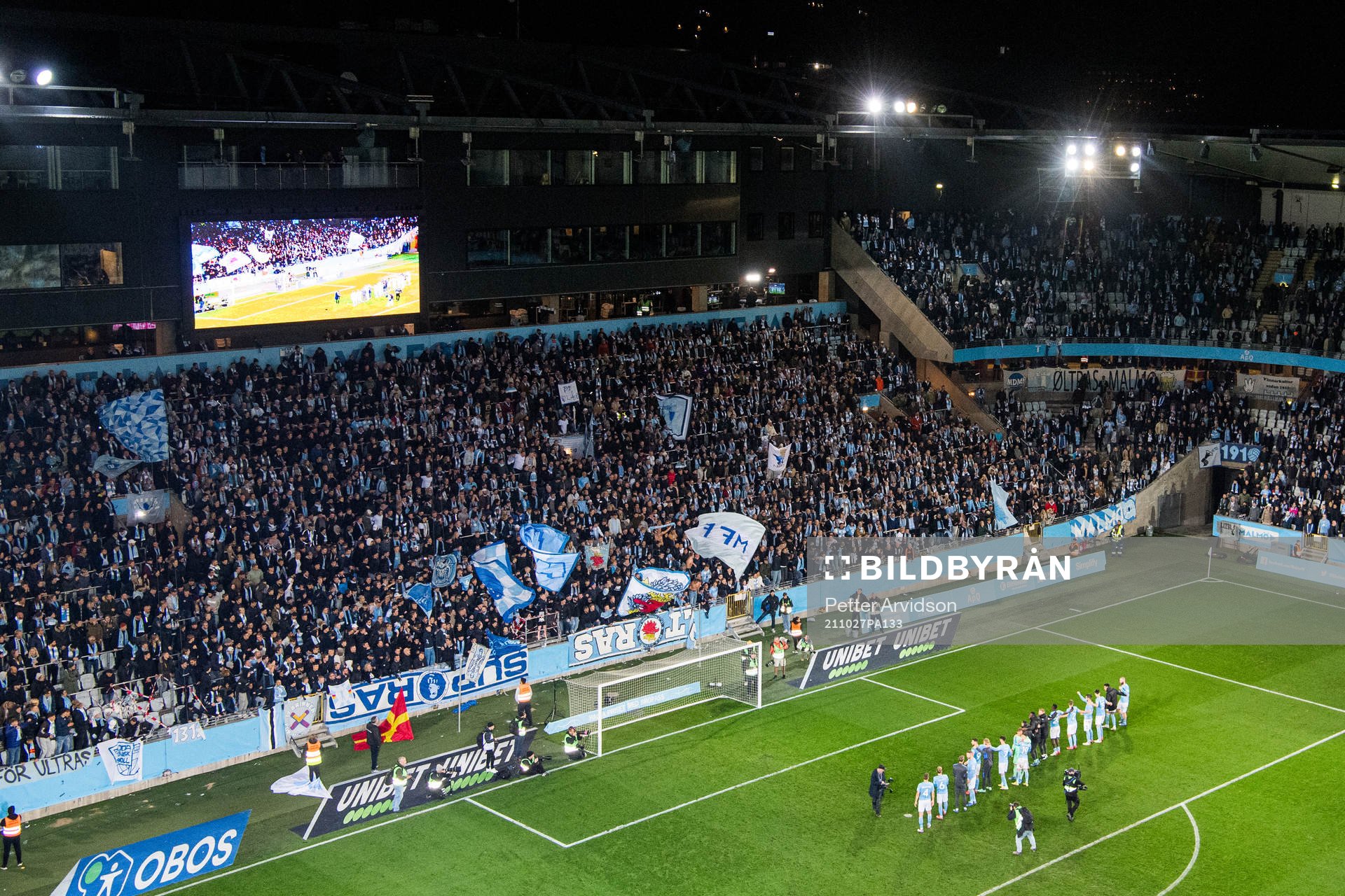 Malmö FFs spelare jublar framför sina supportrar
