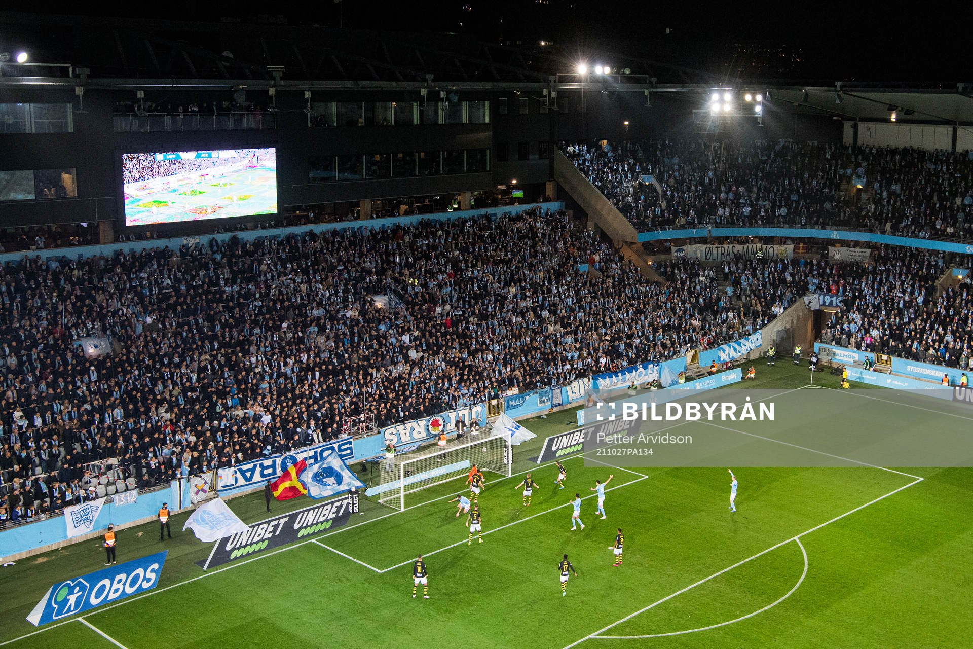 Malmö FFs Veljko Birmancevic (ej i bild) gör 1-0 bakom