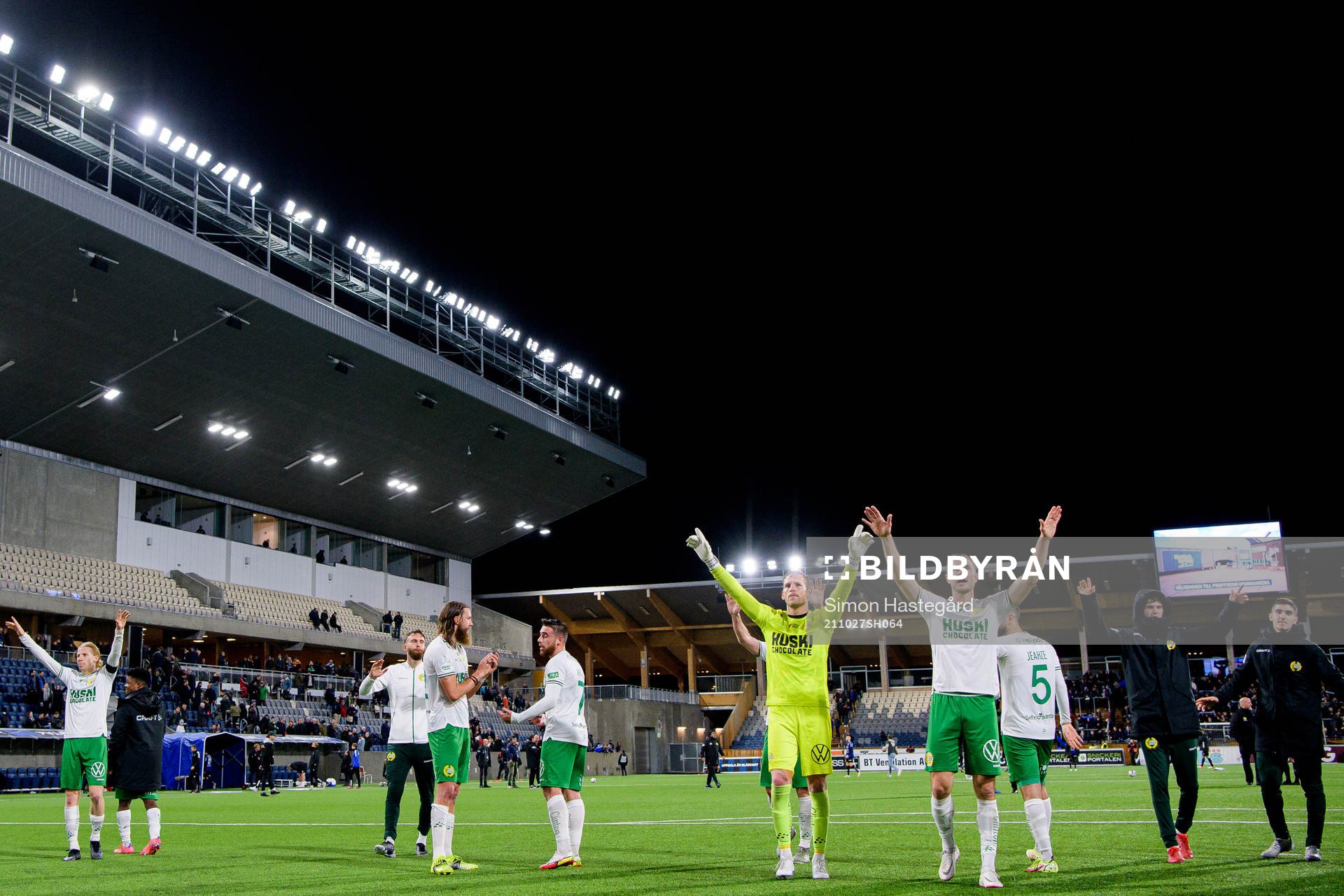 Hammarbys målvakt David Ousted och Richard Magyar jublar