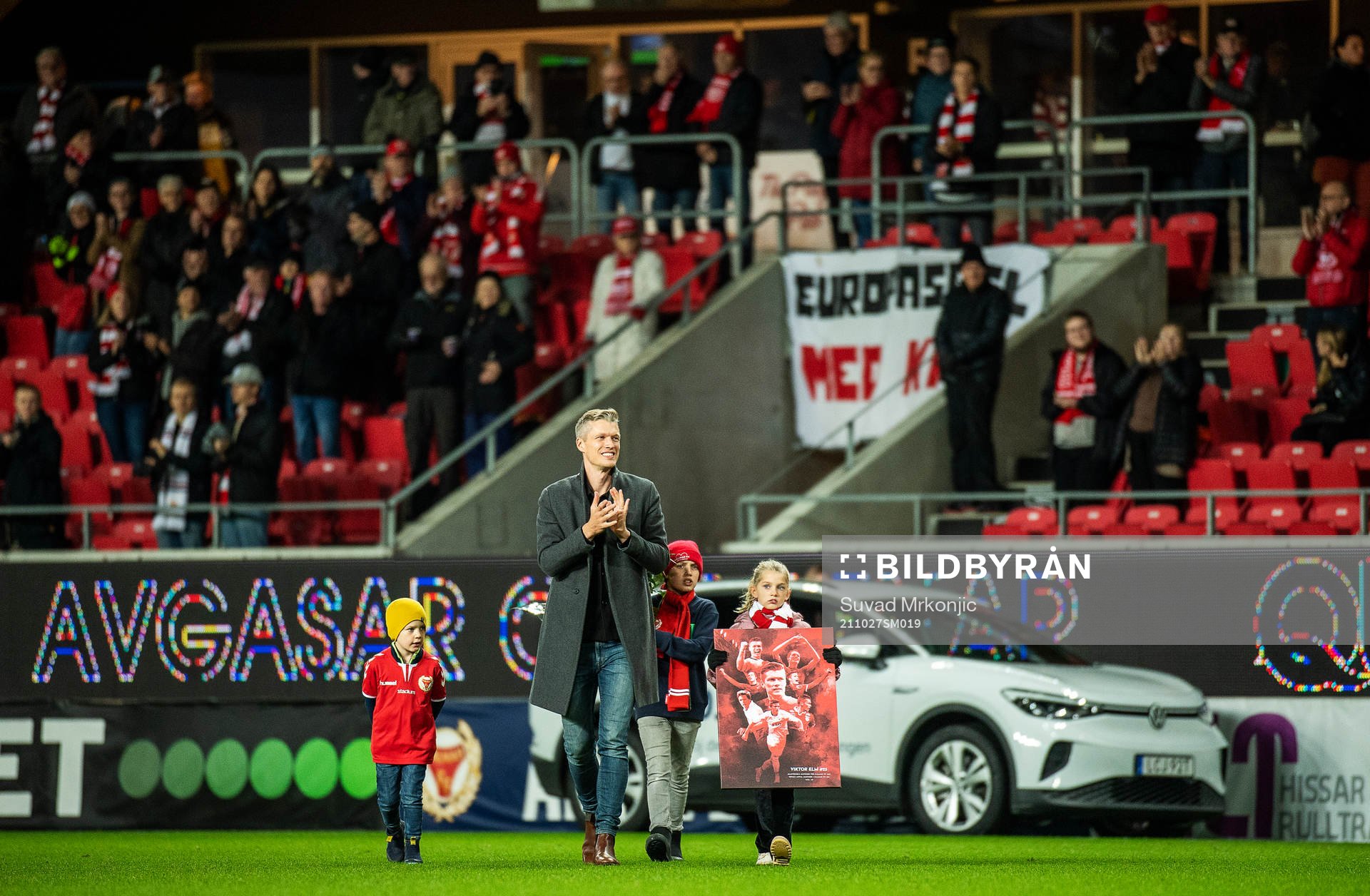 Kalmars Victor Elm tackas av