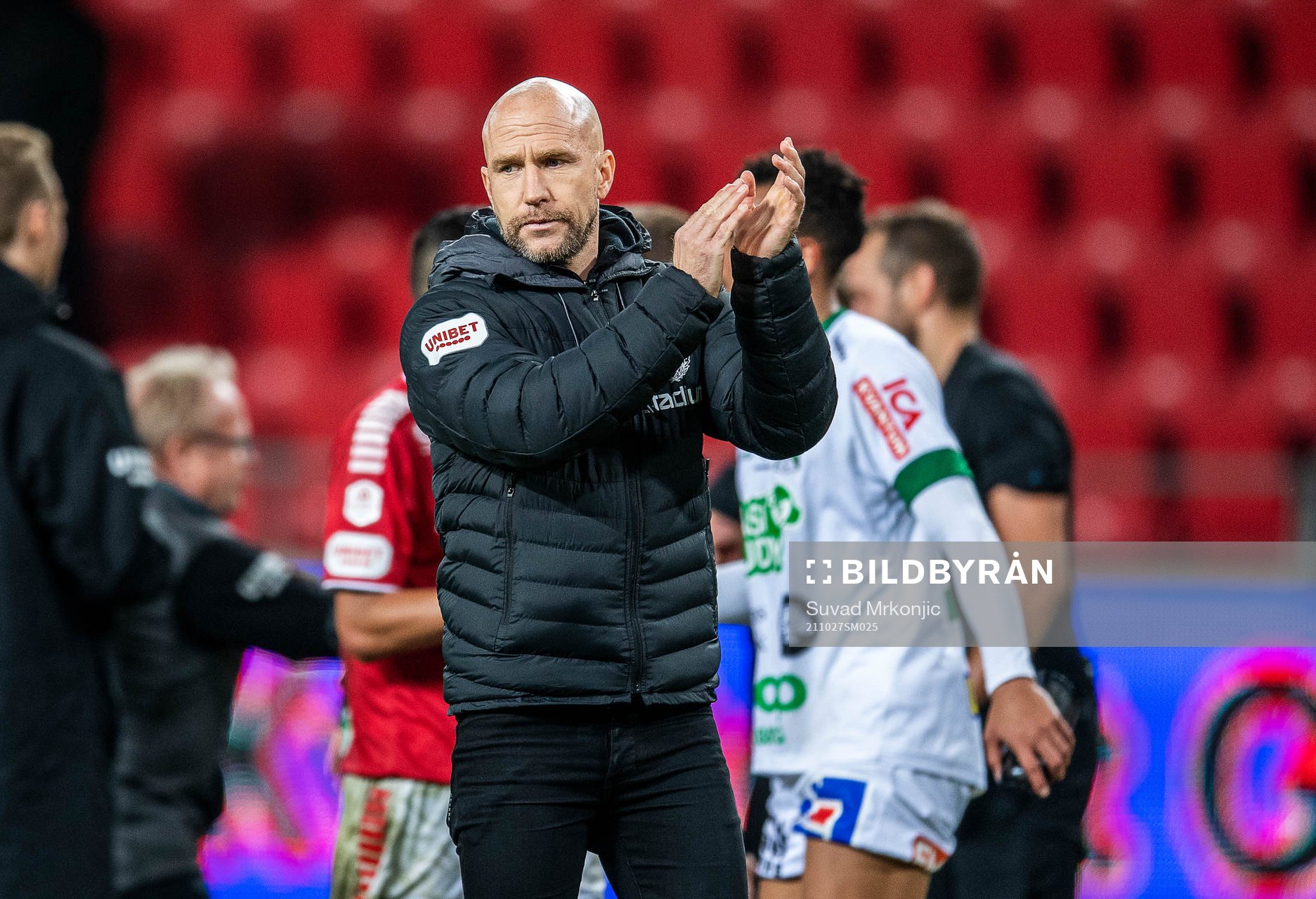 Kalmars tränare Henrik Rydström tackar publiken