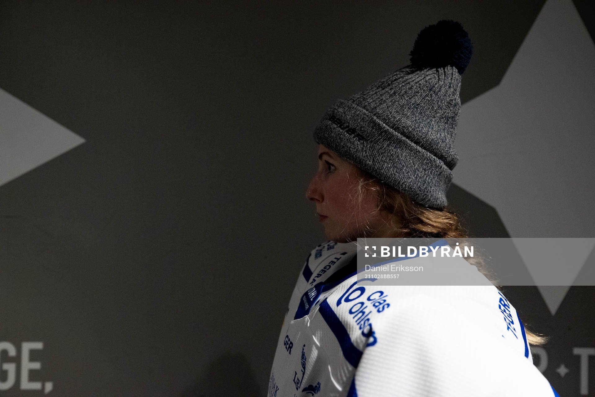 Leksands målvakt Jule Flötgen innan  ishockeymatchen i