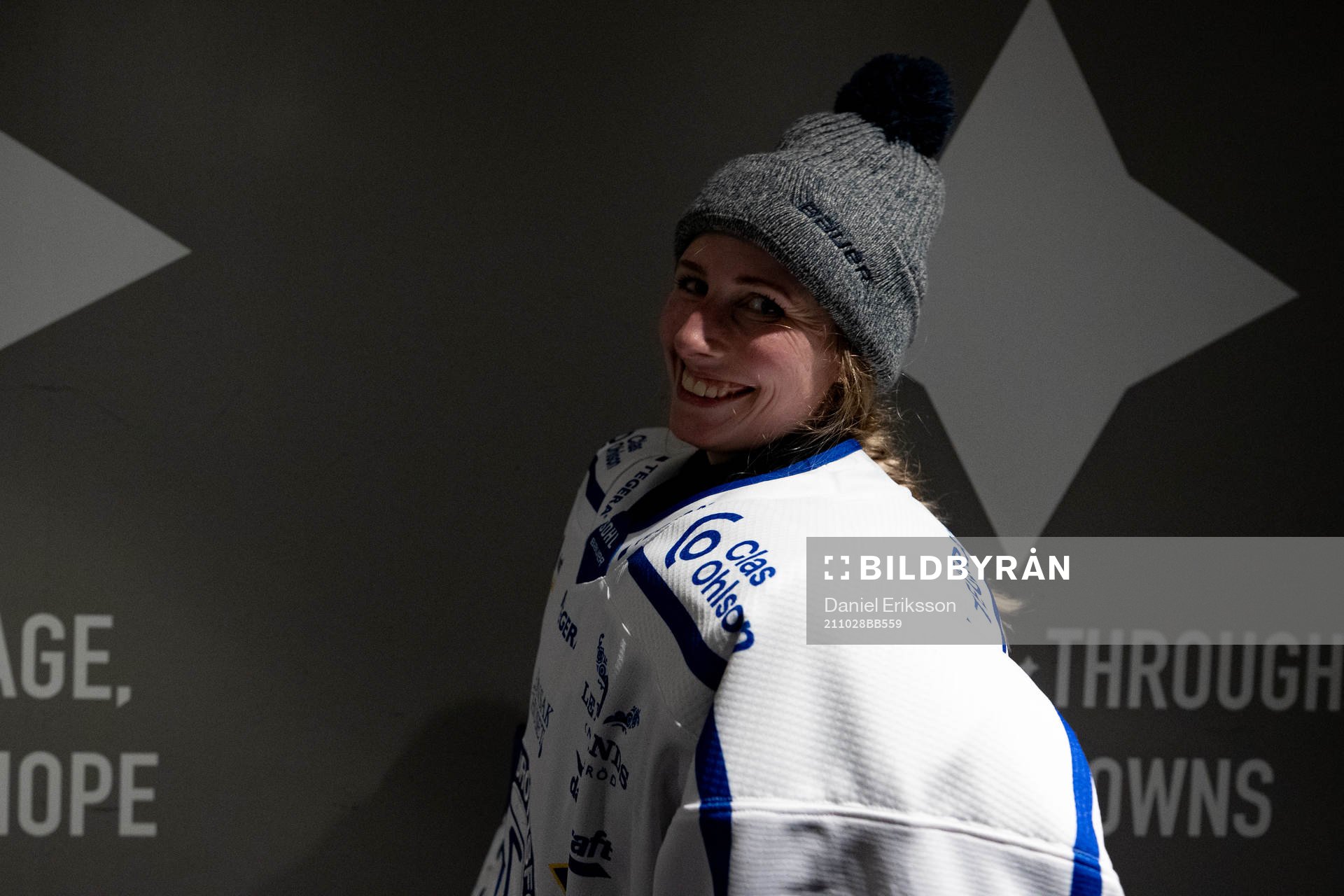 Leksands målvakt Jule Flötgen innan  ishockeymatchen i