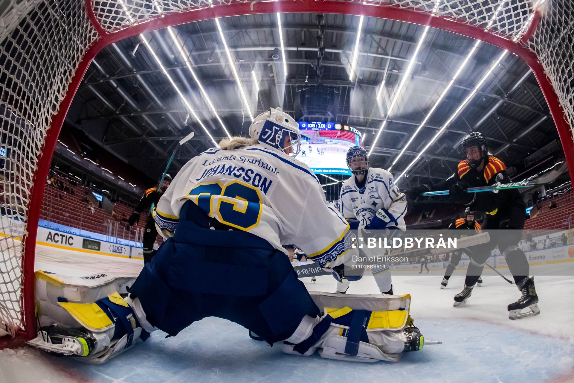 Leksands målvakt Amanda Johansson och Payge Pena och