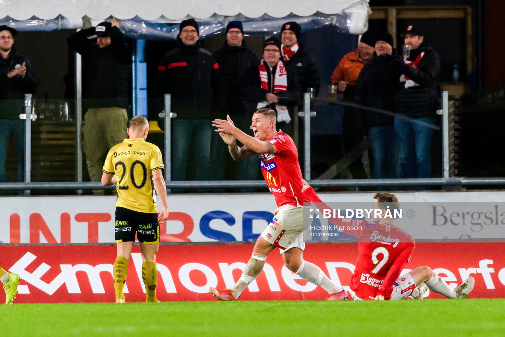 Degerfors Victor Edvardsen och Johan Bertilsson reagerar