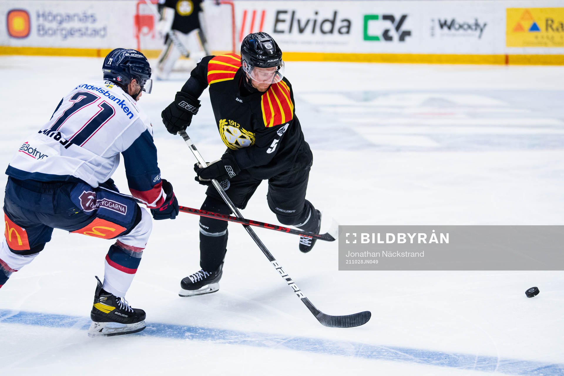 Brynäs Chay Genoway och Linköpings Robert Lantosi