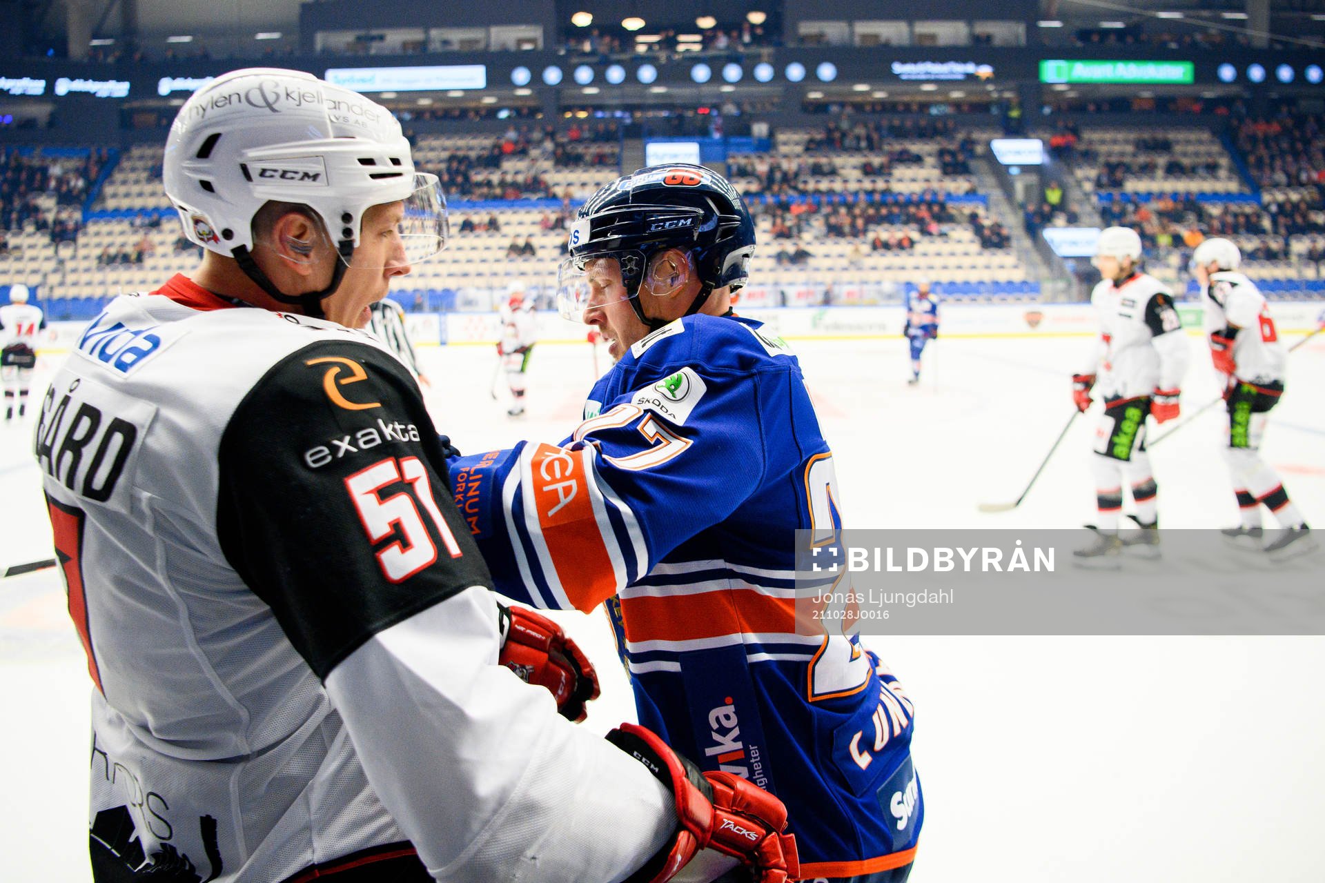 Malmö Redhawks Emil Sylvegård och Växjös Martin Lundberg