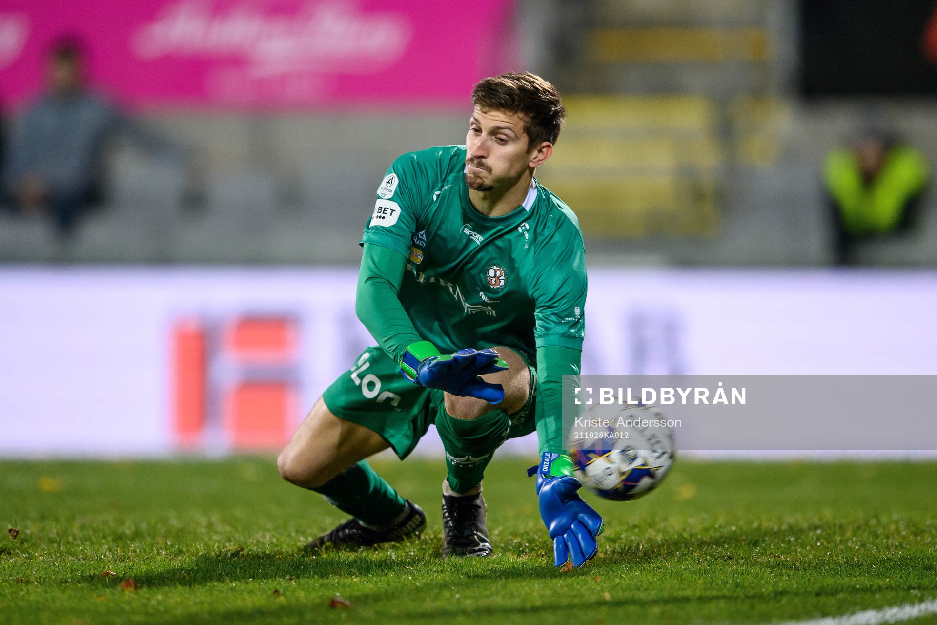 Örebros målvakt Bobby Allain släpper in 1-0