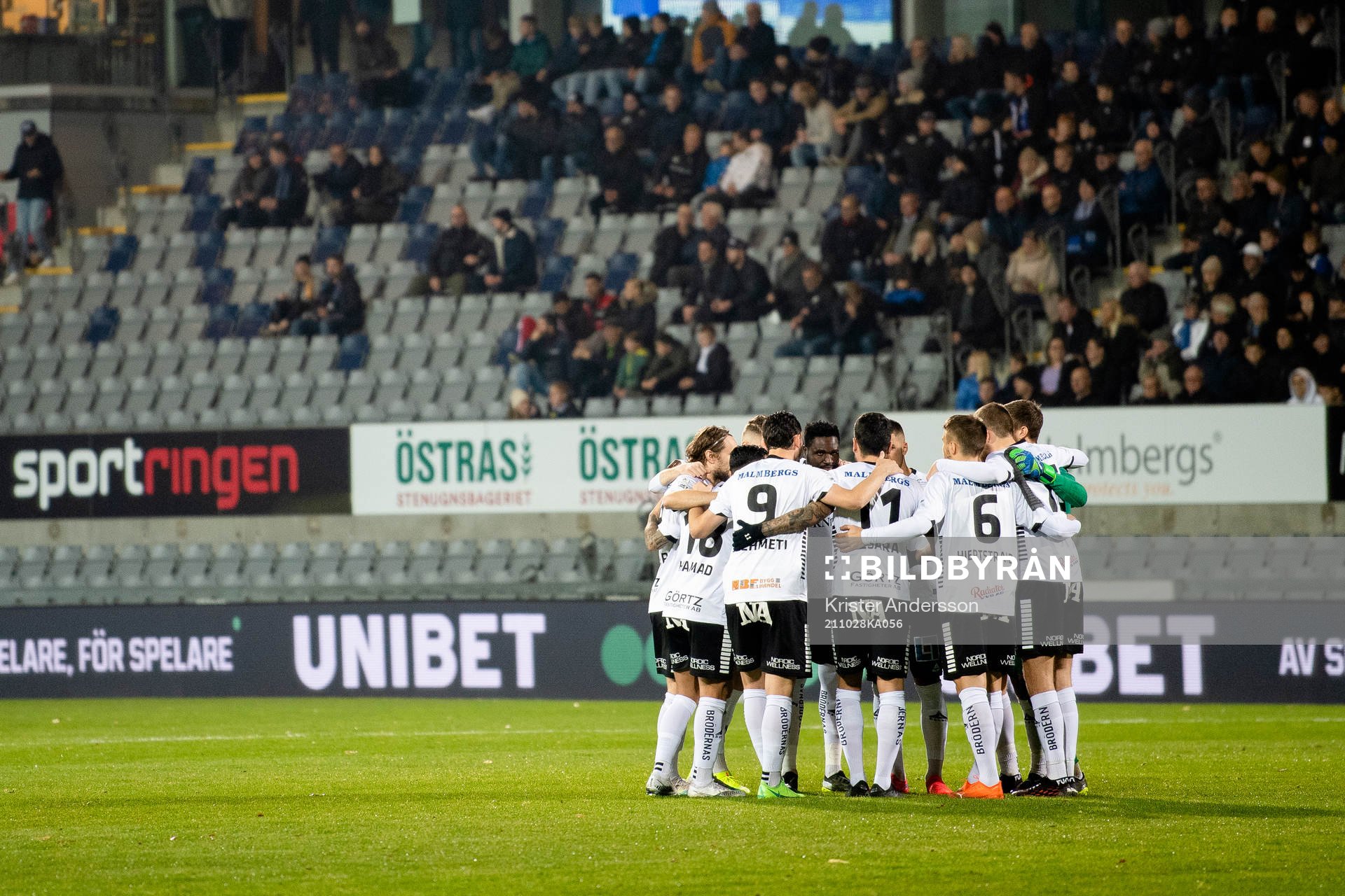 Örebros spelare före fotbollsmatchen i Allsvenskan mellan