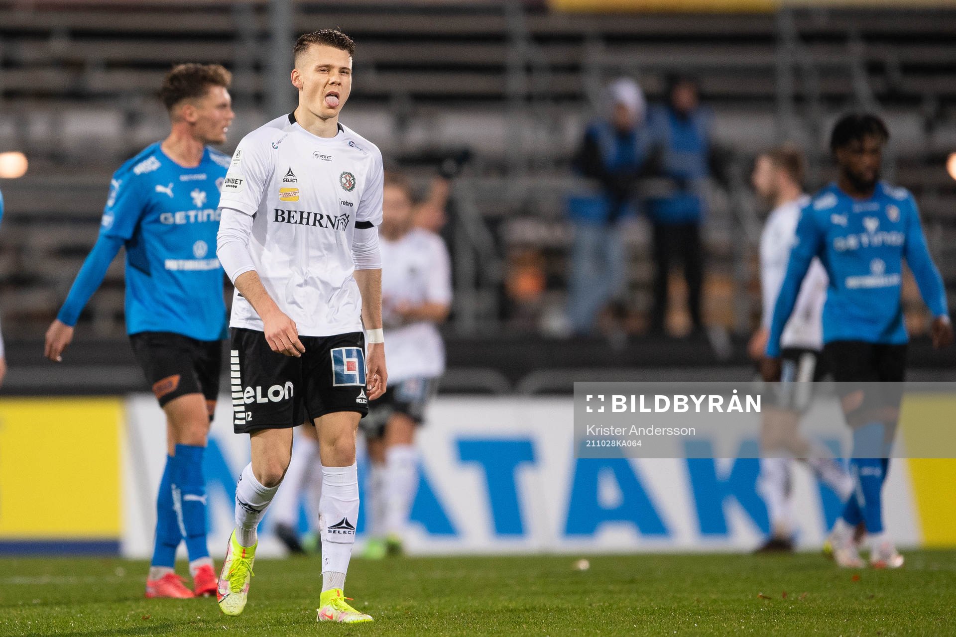 Örebros Jake Larsson deppar