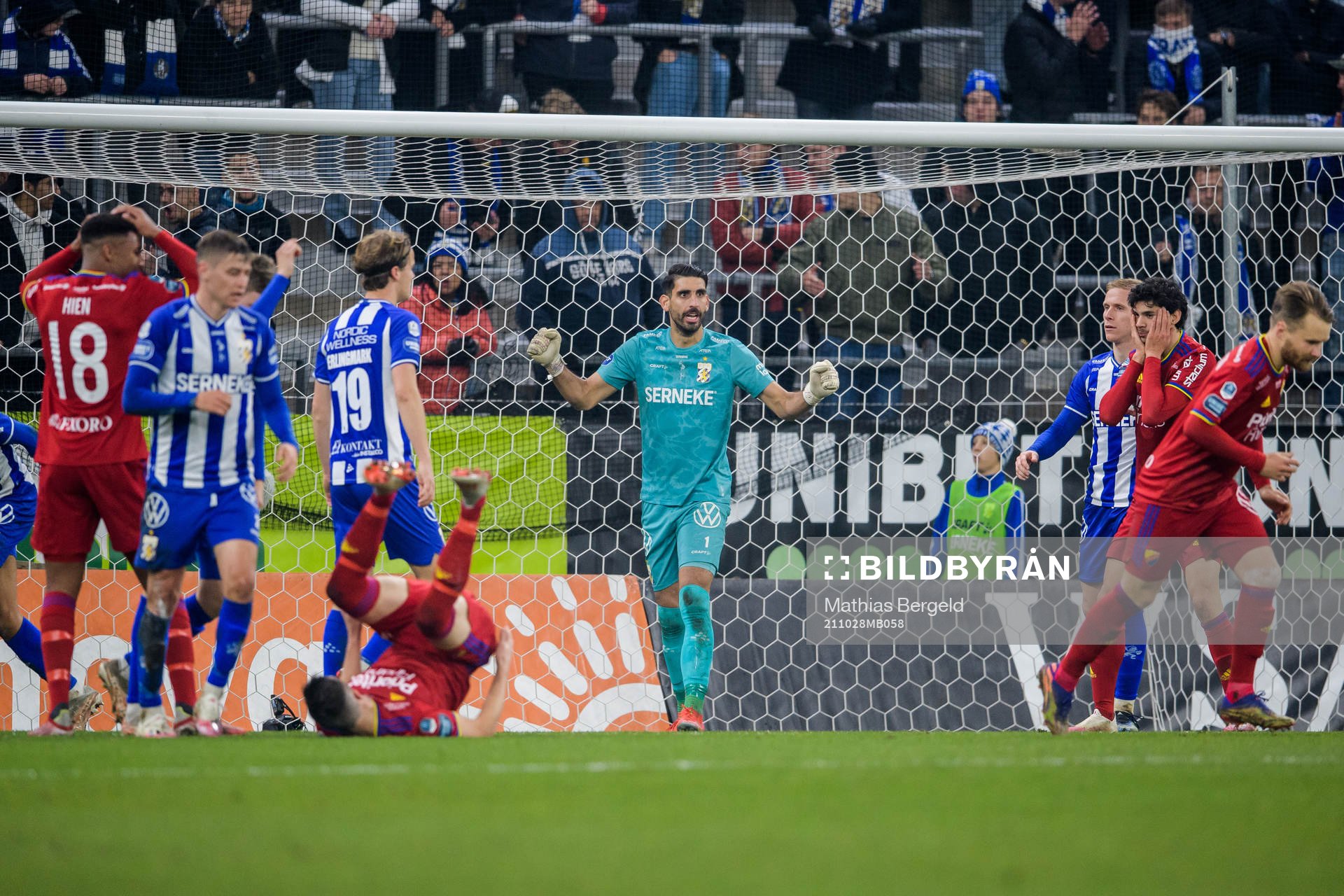 IFK Göteborgs målvakt Giannis Anestis jublar under fotbollsmatchen i Allsvenskan mellan IFK Göteborg och Djurgården den 28 oktober 2021 i Göteborg.