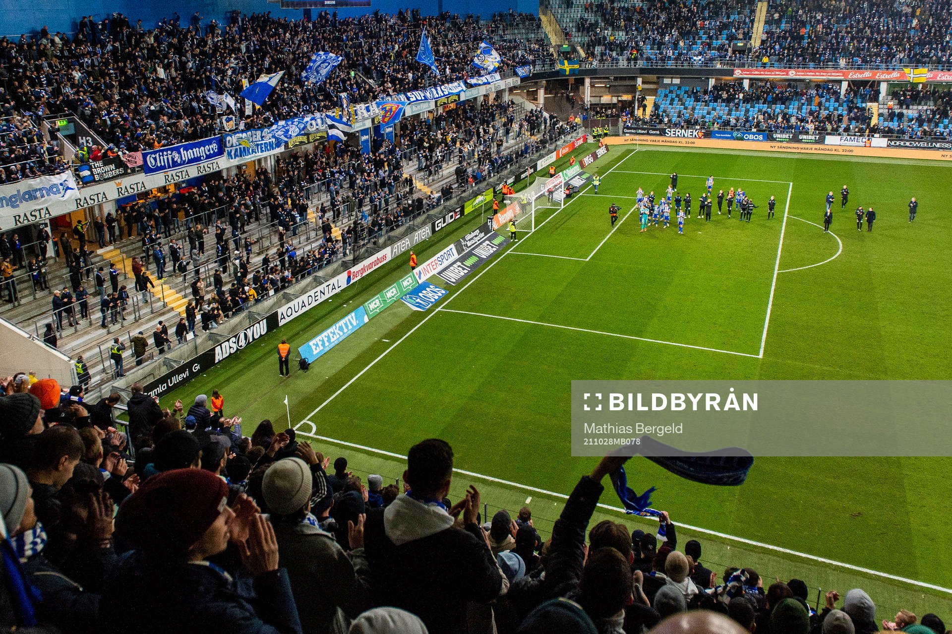 IFK Göteborgs spelare tackar publiken