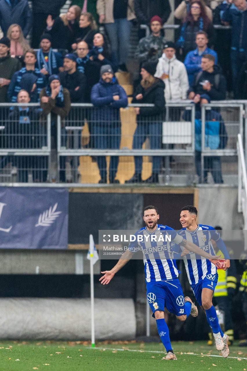 IFK Göteborgs Marcus Berg jublar med Alexander Jallow