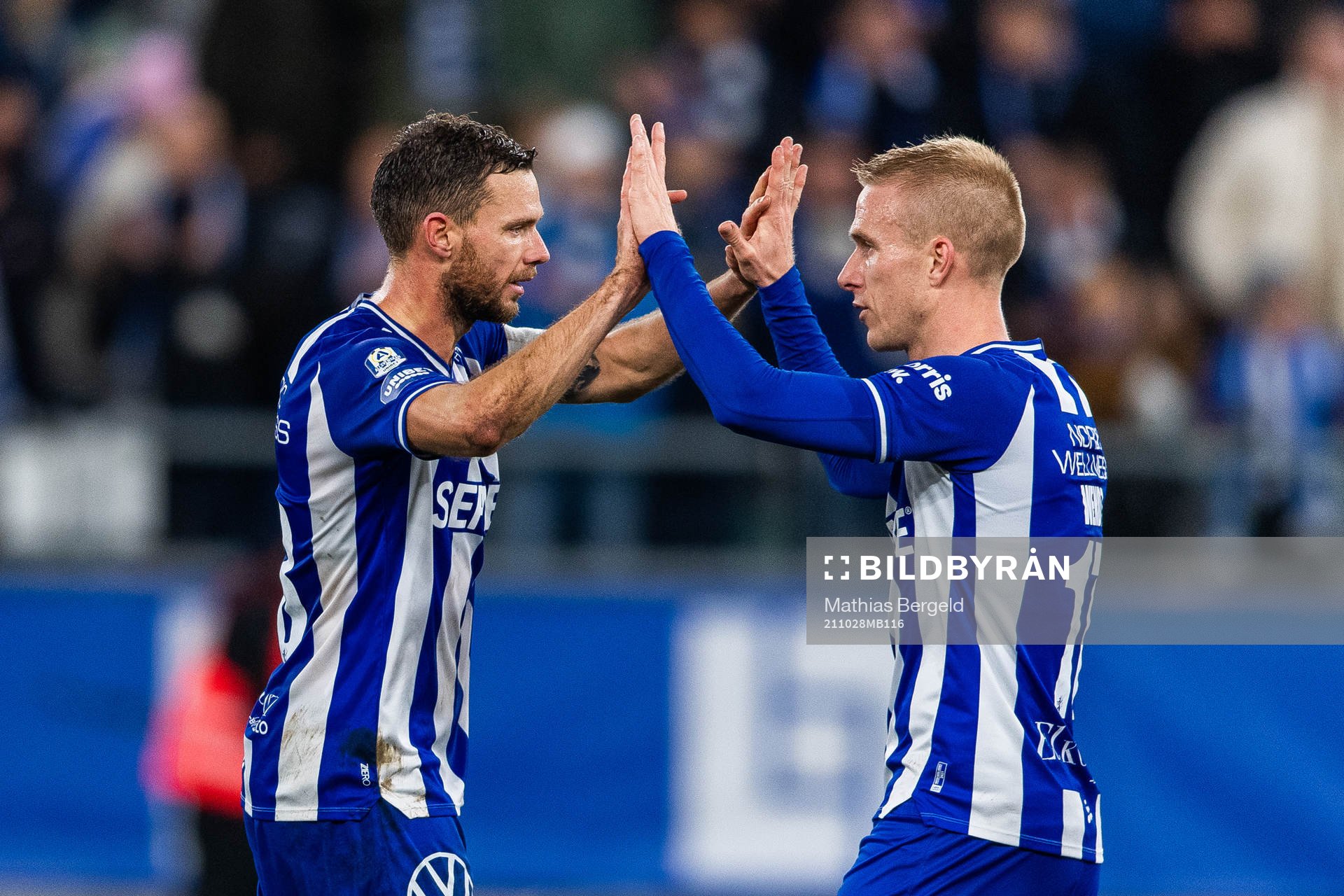IFK Göteborgs Marcus Berg och Oscar Wendt  jublar efter fotbollsmatchen i Allsvenskan mellan IFK Göteborg och Djurgården den 28 oktober 2021 i Göteborg. 
