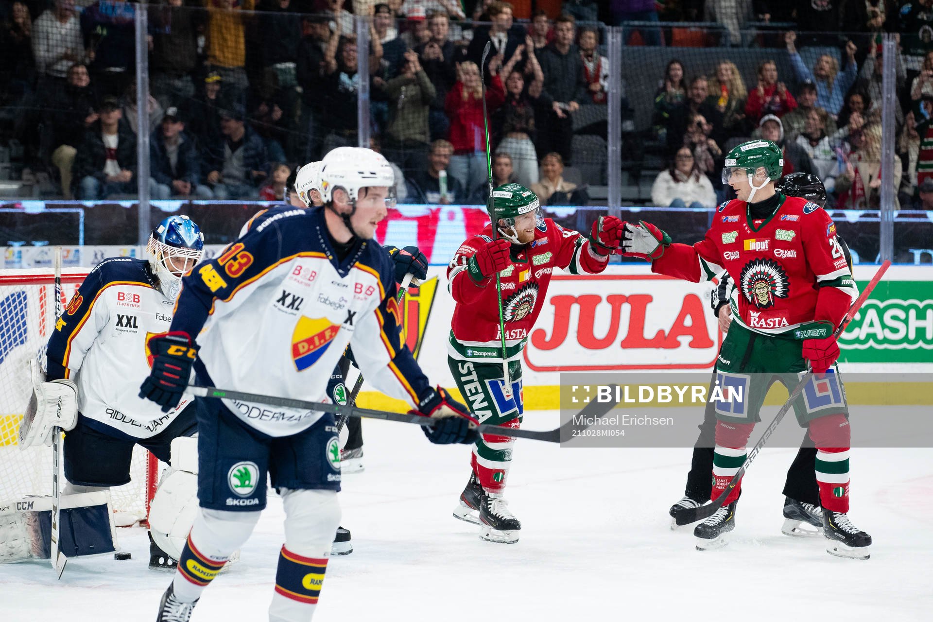 Frölundas Ryan Lasch jublar  med Johan Sundström