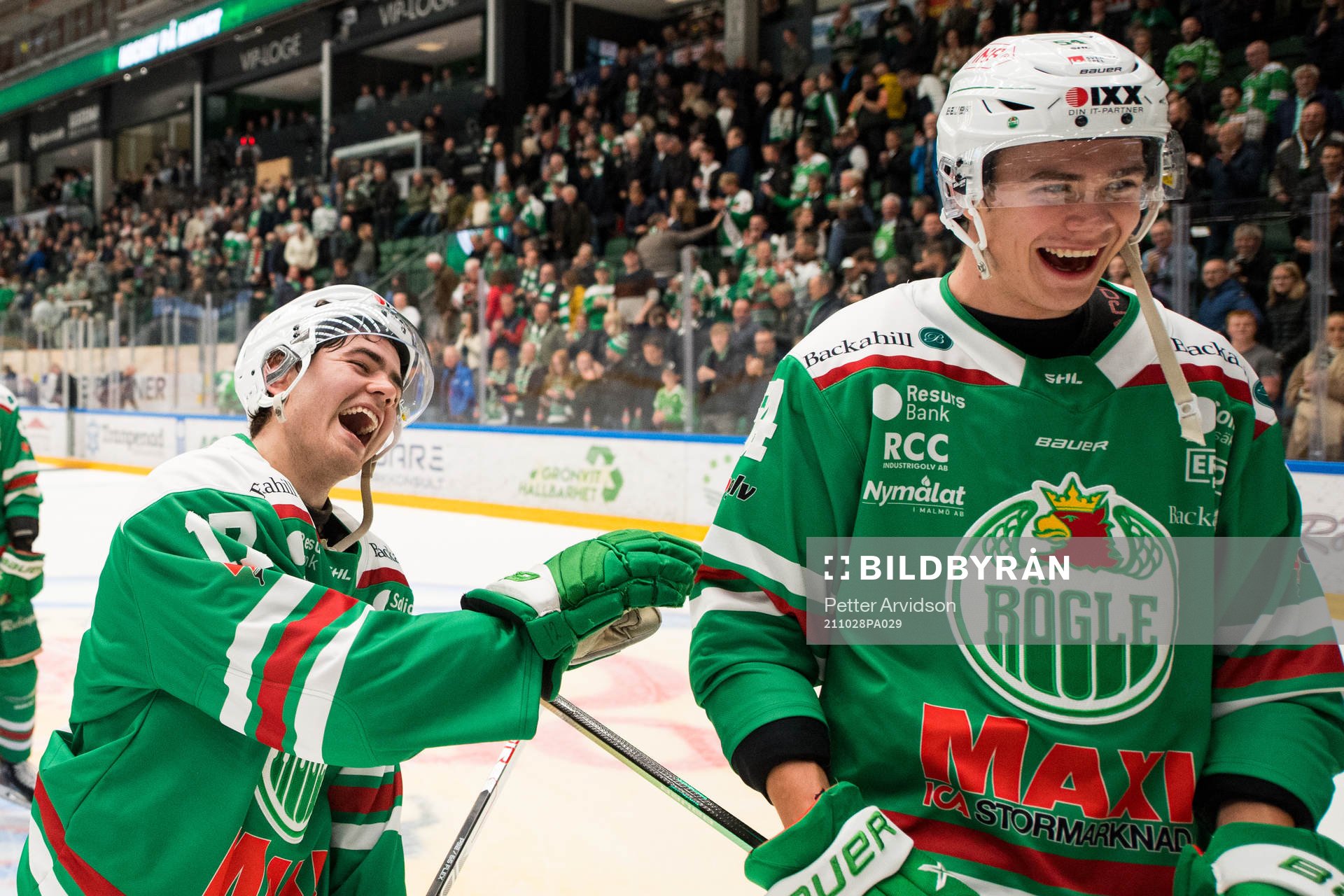 Rögles Philip Granath och William Wallinder jublar