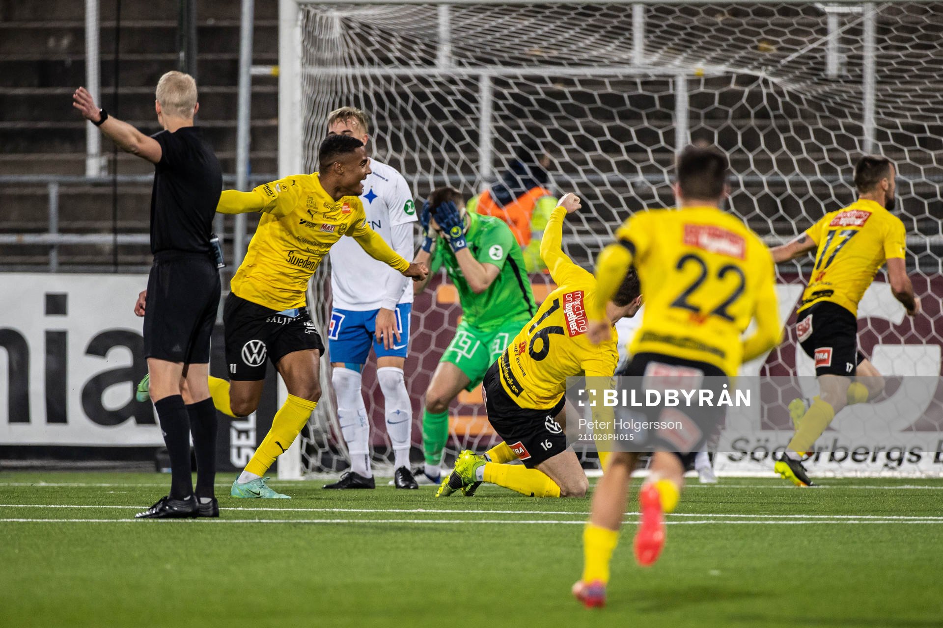 Mjällbys Amin Sarr jublar och IFK Norrköpings målvakt