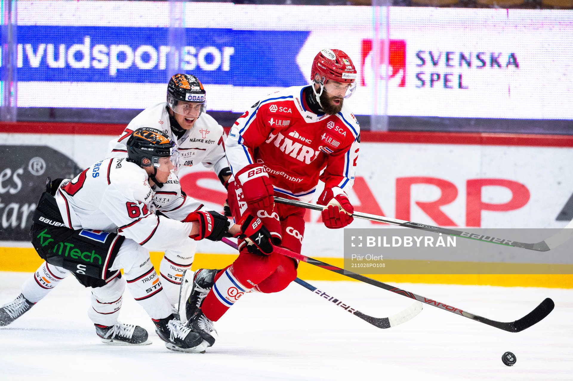 Örebros Robert Leino och Oscar Sohrner mot Timrås Per