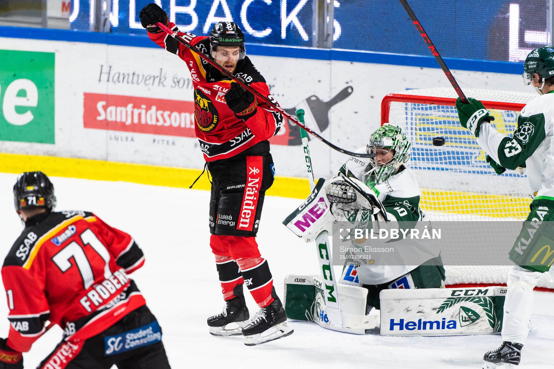 Luleås Linus Omark (ej i bild) sätter 1-0, Brendan