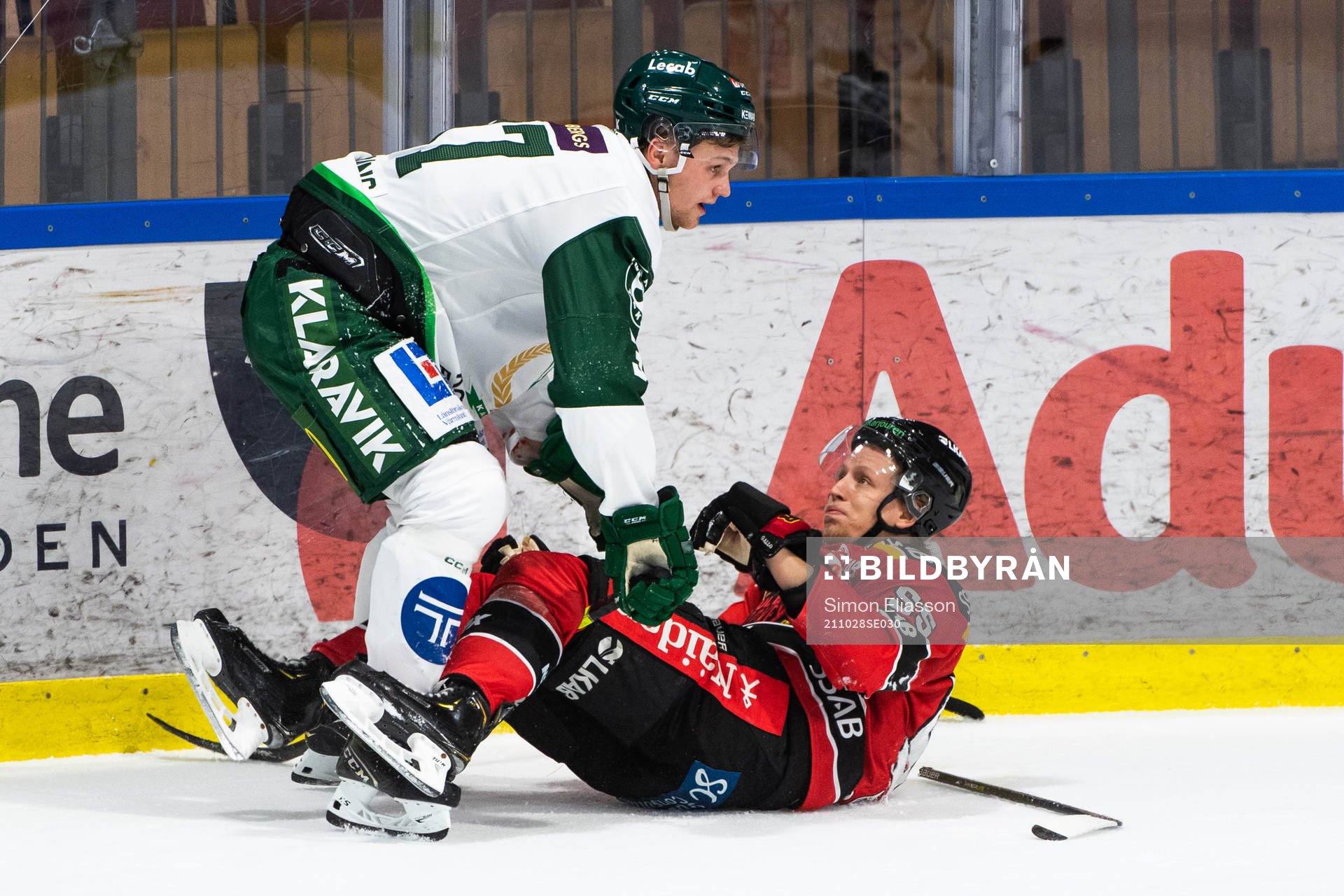 Färjestads Adam Ginning och Luleås Vilmos Gallo