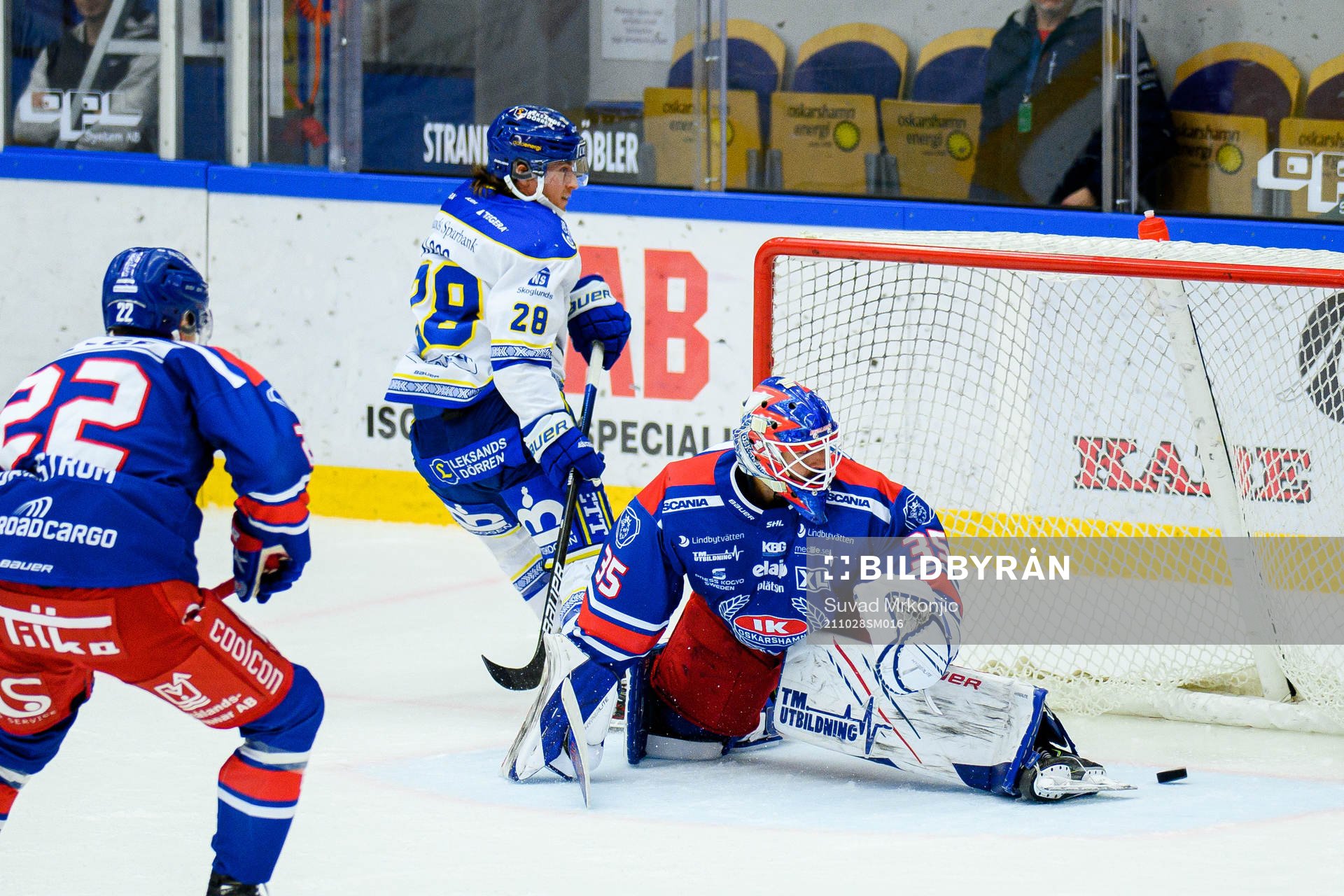 Leksands Justin Kloos gör 1-2 bakom Oskarshamns målvakt