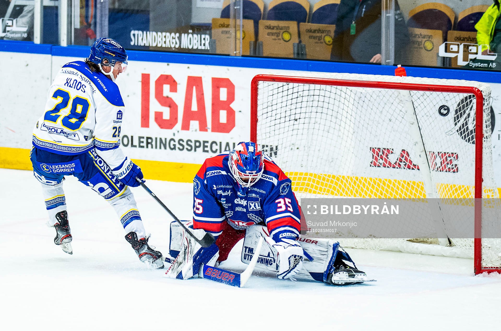 Leksands Justin Kloos gör 1-2 bakom Oskarshamns målvakt