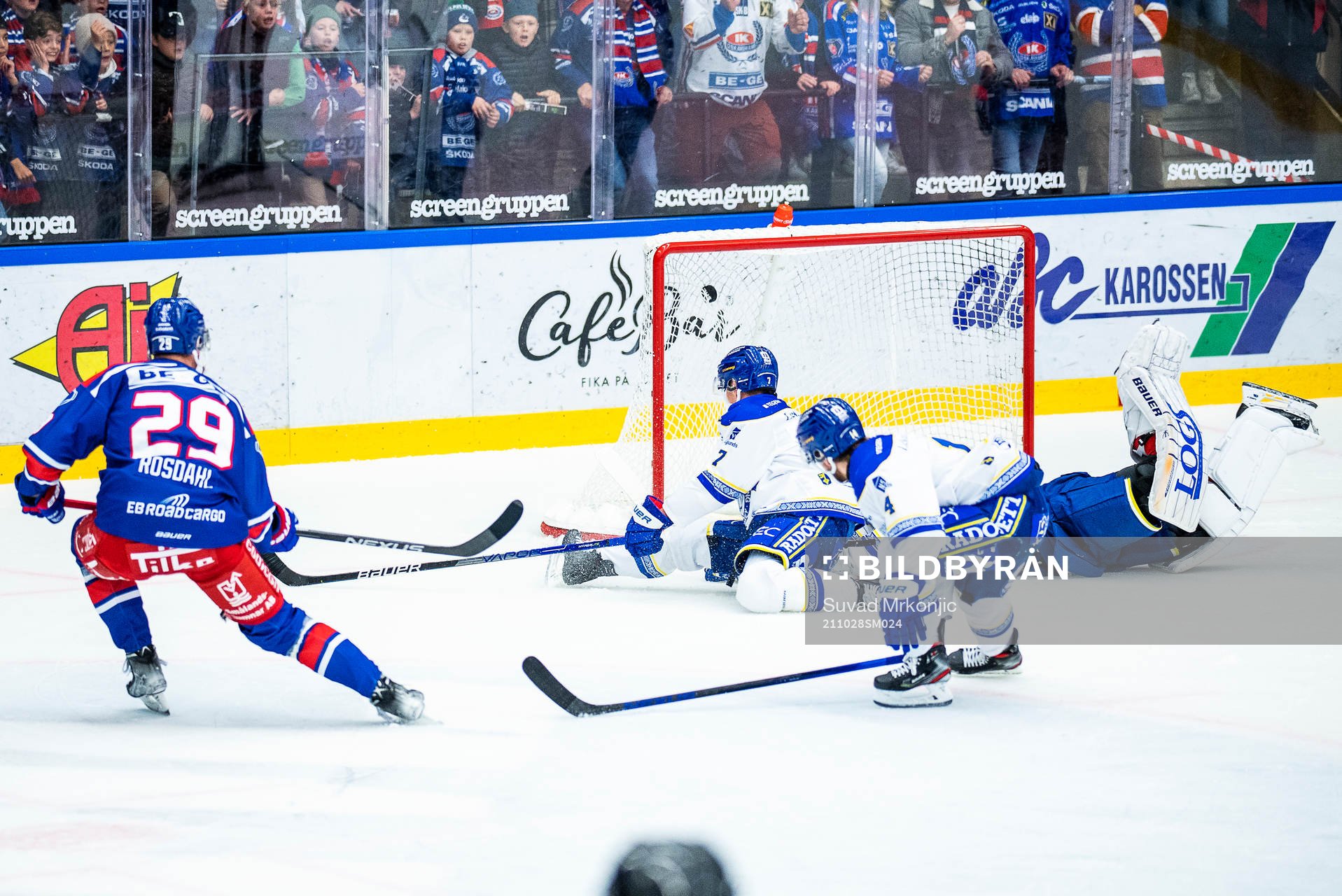 Oskarshamns Kim Rosdahl gör 1-0 bakom Leksands målvakt